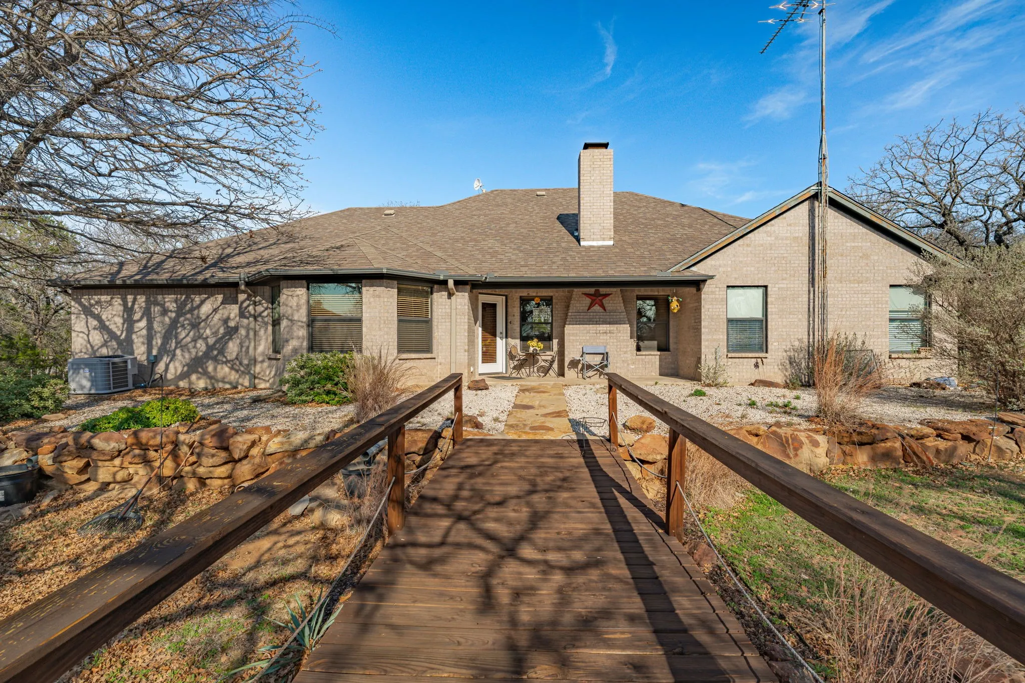 Single Family Residence For Sale in Palo Pinto County , 4259 S Lakeview Drive, Gordon, Texas 76453, 3 Bedroom, 3 Bathroom, 2 Garage spaces, 2,286 Sqft, built in 2007, mls#21199455, Real Estate Agent in Gordon, Homes For Sale in Palo Pinto county, Homes For Sale in Gordon, Realtor in Gordon Texas, Real Estate Brokerage Independent Realty Texas, Luminita Cordes Realtor