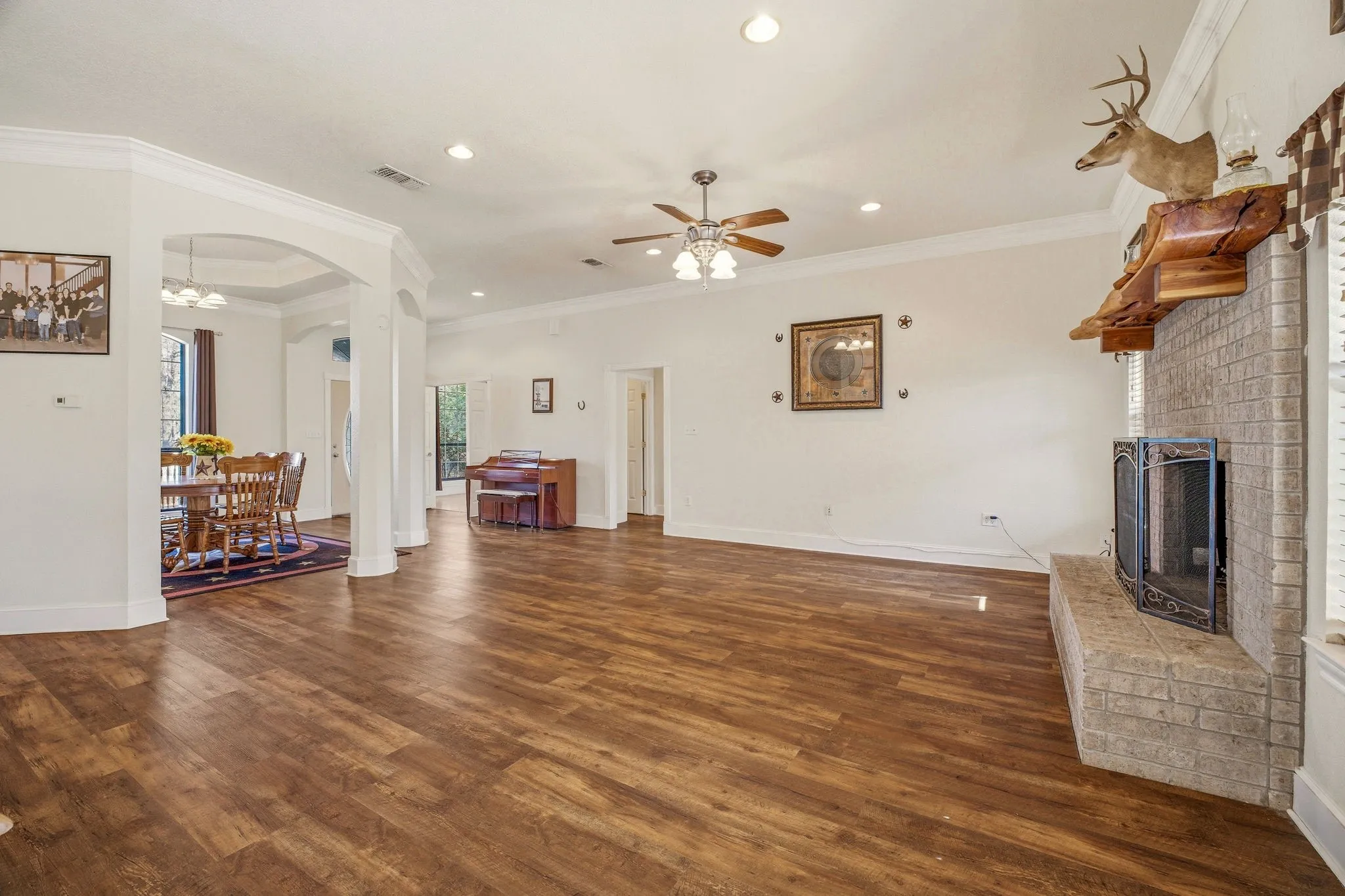 Single Family Residence For Sale in Palo Pinto County , 4259 S Lakeview Drive, Gordon, Texas 76453, 3 Bedroom, 3 Bathroom, 2 Garage spaces, 2,286 Sqft, built in 2007, mls#21199455, Real Estate Agent in Gordon, Homes For Sale in Palo Pinto county, Homes For Sale in Gordon, Realtor in Gordon Texas, Real Estate Brokerage Independent Realty Texas, Luminita Cordes Realtor