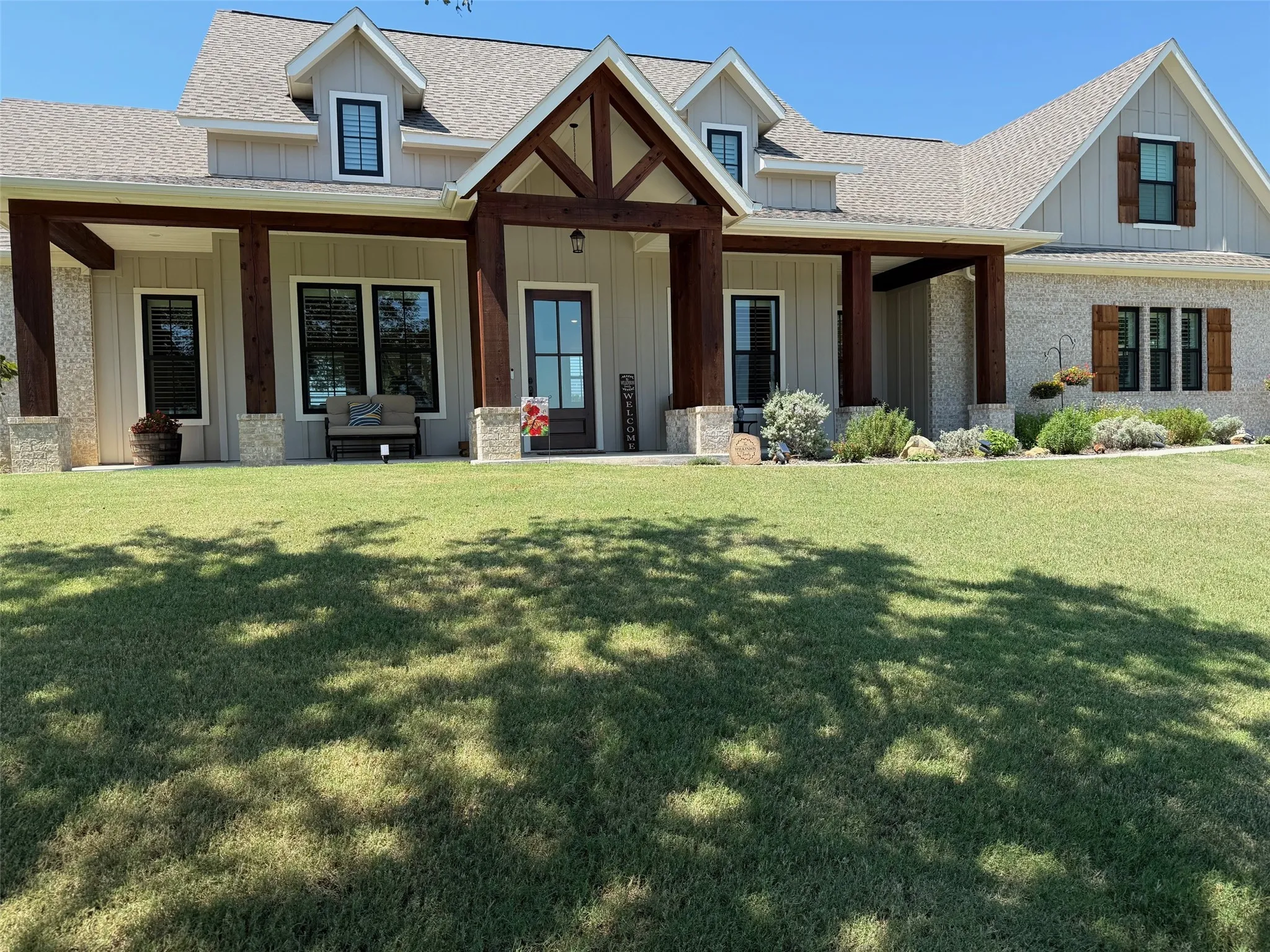 Single Family Residence For Sale in Wise County , 130 Demonbreun Court, Chico, Texas 76431, 4 Bedroom, 4 Bathroom, 3 Garage spaces, 2,718 Sqft, built in 2022, Preowned, mls#21199764, Real Estate Agent in Chico, Homes For Sale in Wise county, Homes For Sale in Chico, Realtor in Chico Texas, Real Estate Brokerage Independent Realty Texas, Luminita Cordes Realtor