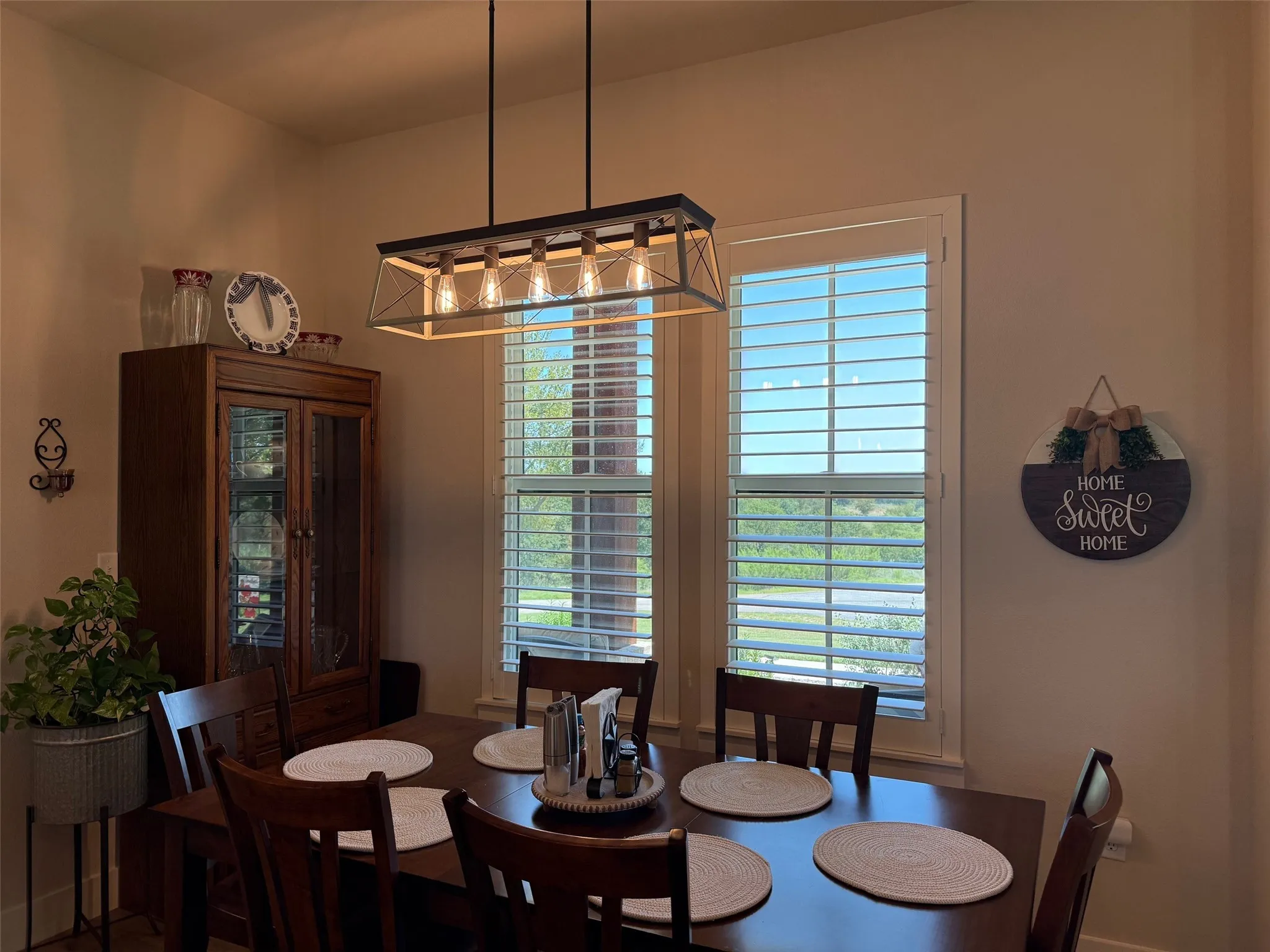 Single Family Residence For Sale in Wise County , 130 Demonbreun Court, Chico, Texas 76431, 4 Bedroom, 4 Bathroom, 3 Garage spaces, 2,718 Sqft, built in 2022, Preowned, mls#21199764, Real Estate Agent in Chico, Homes For Sale in Wise county, Homes For Sale in Chico, Realtor in Chico Texas, Real Estate Brokerage Independent Realty Texas, Luminita Cordes Realtor