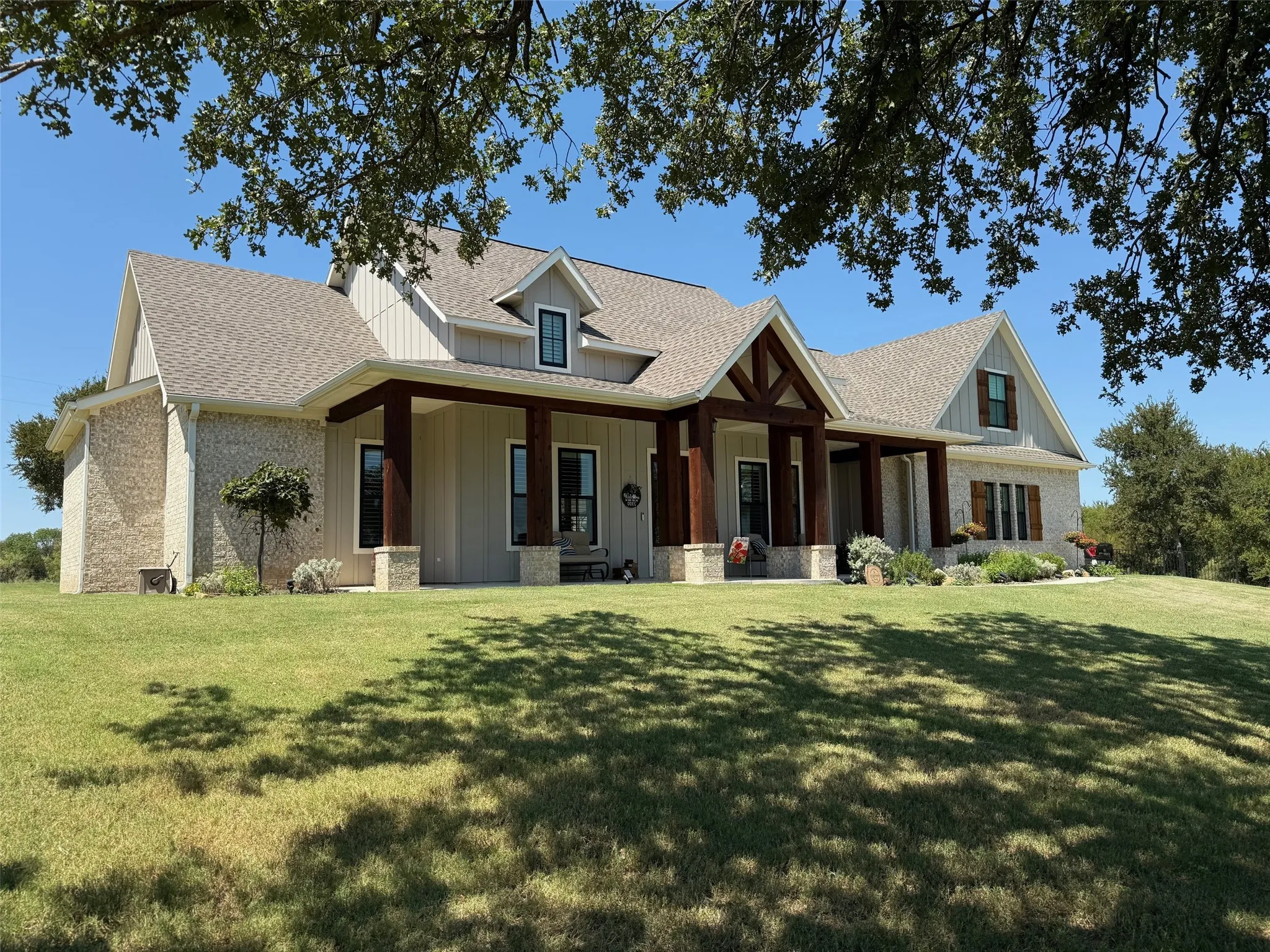 Single Family Residence For Sale in Wise County , 130 Demonbreun Court, Chico, Texas 76431, 4 Bedroom, 4 Bathroom, 3 Garage spaces, 2,718 Sqft, built in 2022, Preowned, mls#21199764, Real Estate Agent in Chico, Homes For Sale in Wise county, Homes For Sale in Chico, Realtor in Chico Texas, Real Estate Brokerage Independent Realty Texas, Luminita Cordes Realtor