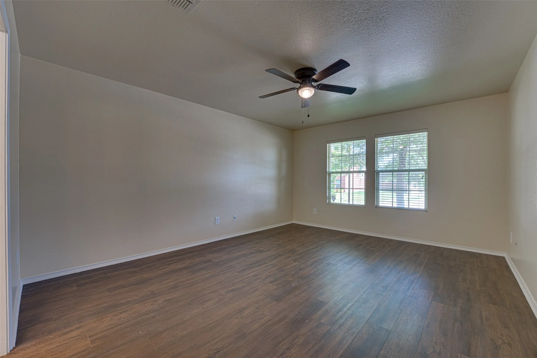 Single Family Residence For Sale in Collin County , 1320 Red River Lane, Allen, Texas 75002, 4 Bedroom, 3 Bathroom, 2 Garage spaces, 2,636 Sqft, built in 2006, Preowned, mls#21199775, Real Estate Agent in Allen, Homes For Sale in Collin county, Homes For Sale in Allen, Realtor in Allen Texas, Real Estate Brokerage Independent Realty Texas, Luminita Cordes Realtor