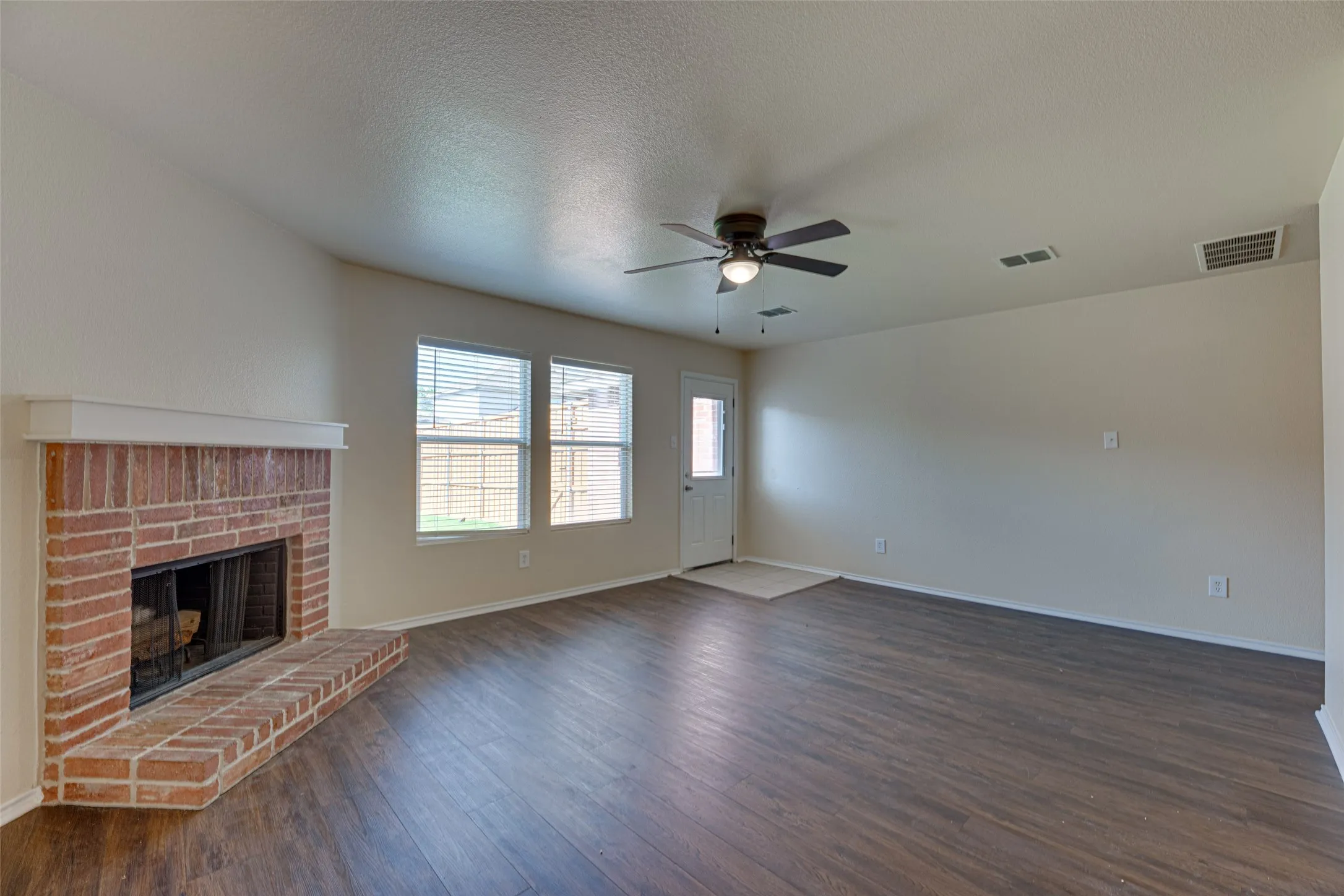 Single Family Residence For Sale in Collin County , 1320 Red River Lane, Allen, Texas 75002, 4 Bedroom, 3 Bathroom, 2 Garage spaces, 2,636 Sqft, built in 2006, Preowned, mls#21199775, Real Estate Agent in Allen, Homes For Sale in Collin county, Homes For Sale in Allen, Realtor in Allen Texas, Real Estate Brokerage Independent Realty Texas, Luminita Cordes Realtor