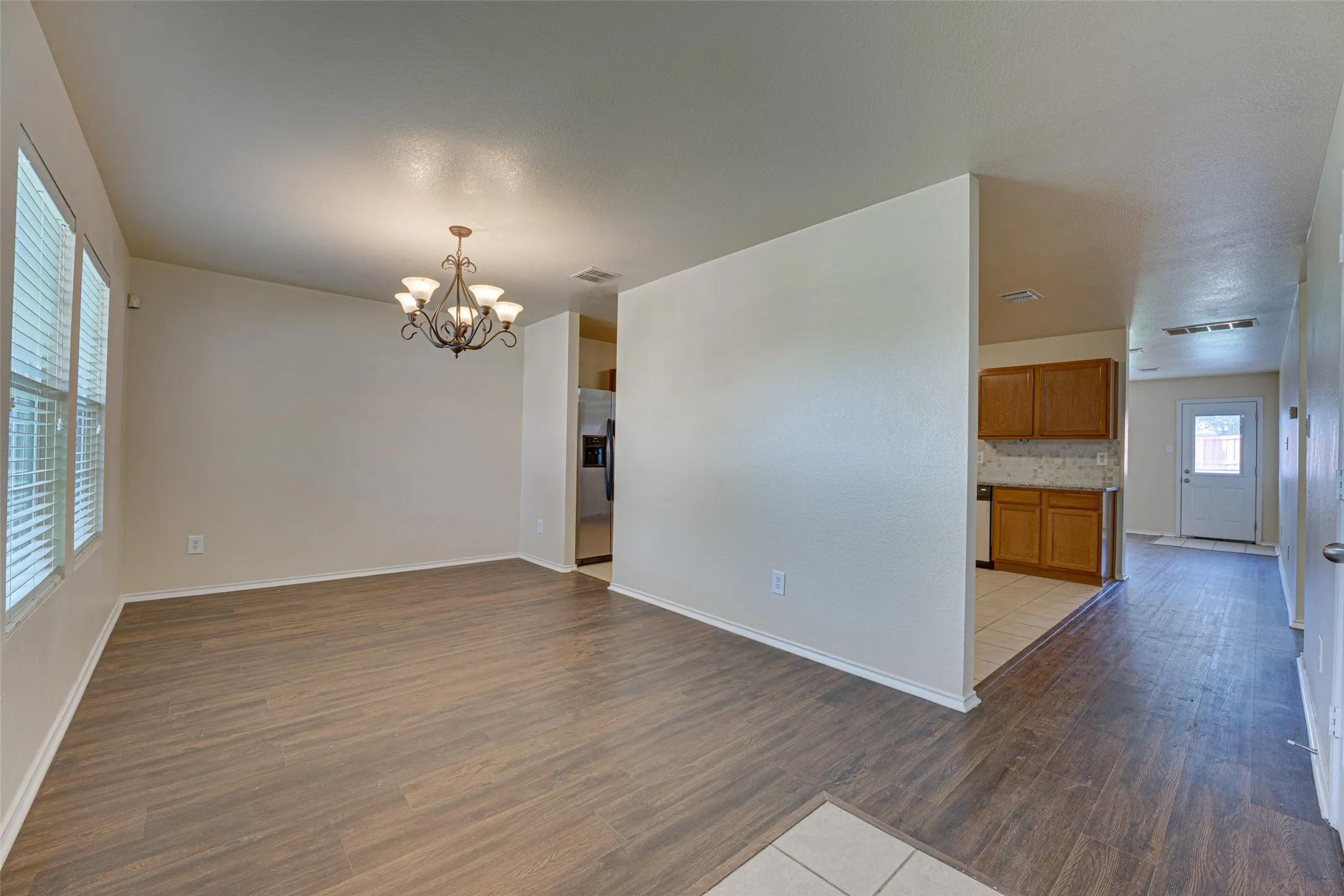 Single Family Residence For Sale in Collin County , 1320 Red River Lane, Allen, Texas 75002, 4 Bedroom, 3 Bathroom, 2 Garage spaces, 2,636 Sqft, built in 2006, Preowned, mls#21199775, Real Estate Agent in Allen, Homes For Sale in Collin county, Homes For Sale in Allen, Realtor in Allen Texas, Real Estate Brokerage Independent Realty Texas, Luminita Cordes Realtor