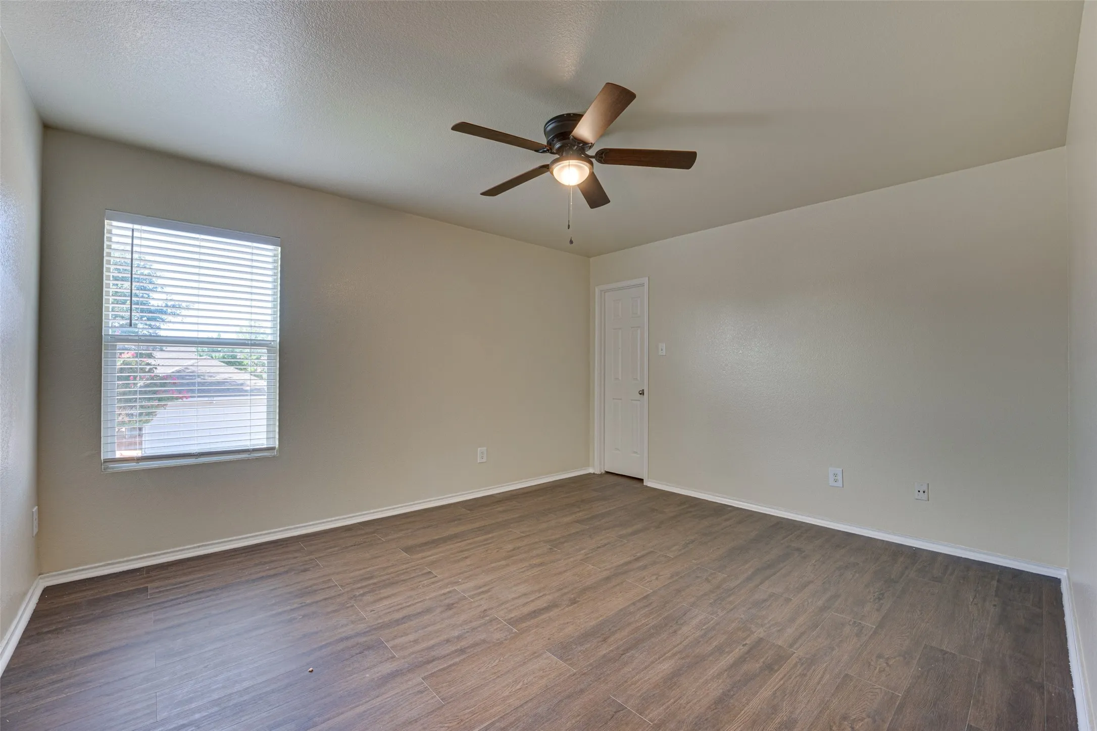 Single Family Residence For Sale in Collin County , 1320 Red River Lane, Allen, Texas 75002, 4 Bedroom, 3 Bathroom, 2 Garage spaces, 2,636 Sqft, built in 2006, Preowned, mls#21199775, Real Estate Agent in Allen, Homes For Sale in Collin county, Homes For Sale in Allen, Realtor in Allen Texas, Real Estate Brokerage Independent Realty Texas, Luminita Cordes Realtor