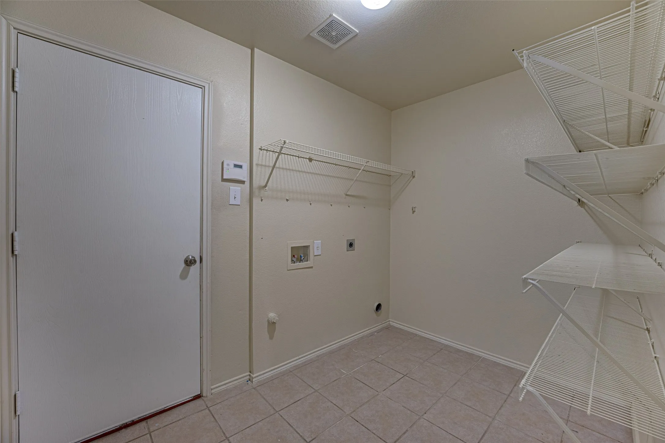 Single Family Residence For Sale in Collin County , 1320 Red River Lane, Allen, Texas 75002, 4 Bedroom, 3 Bathroom, 2 Garage spaces, 2,636 Sqft, built in 2006, Preowned, mls#21199775, Real Estate Agent in Allen, Homes For Sale in Collin county, Homes For Sale in Allen, Realtor in Allen Texas, Real Estate Brokerage Independent Realty Texas, Luminita Cordes Realtor