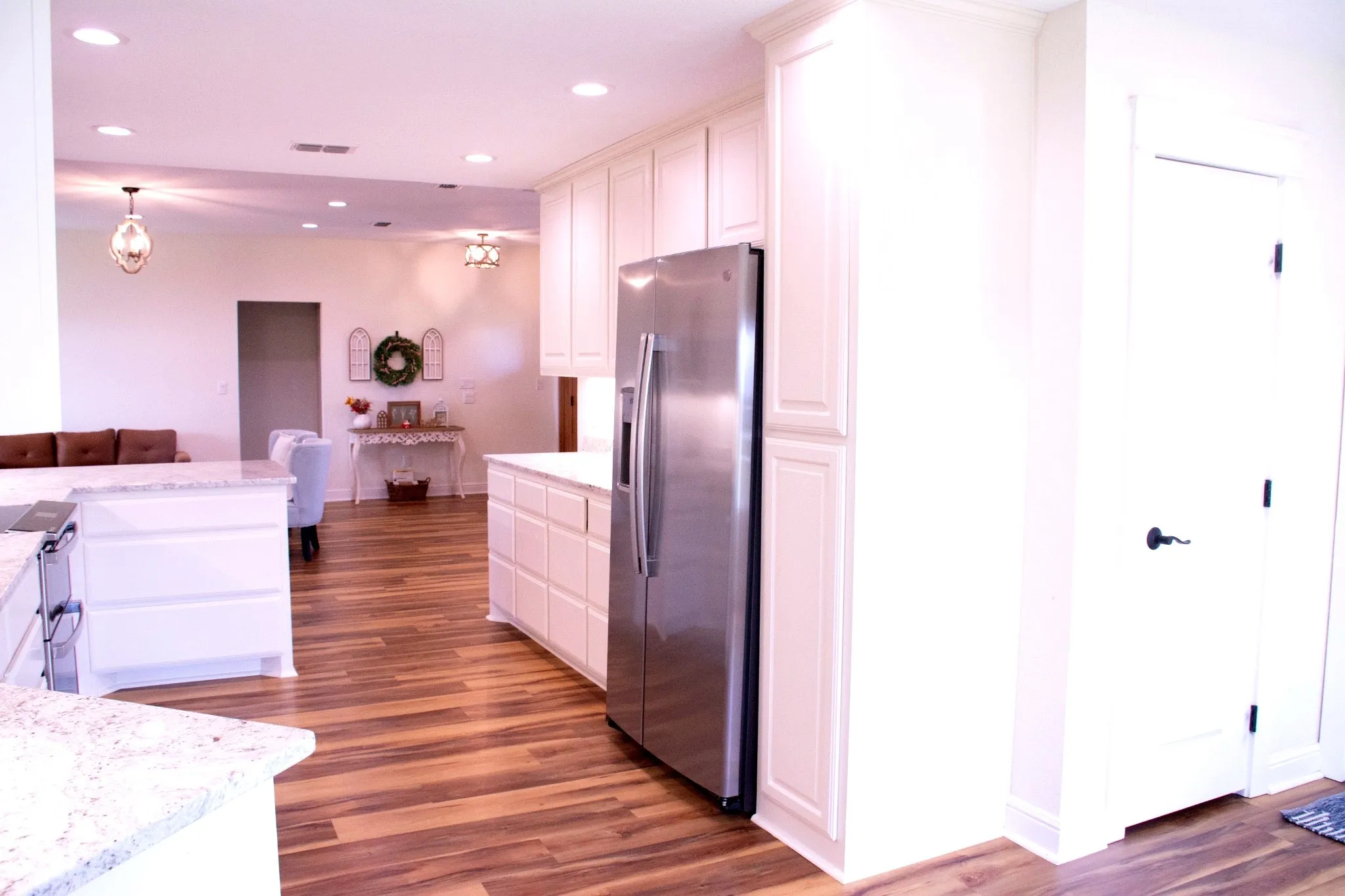 Kitchen with lots of cabinets and counter space