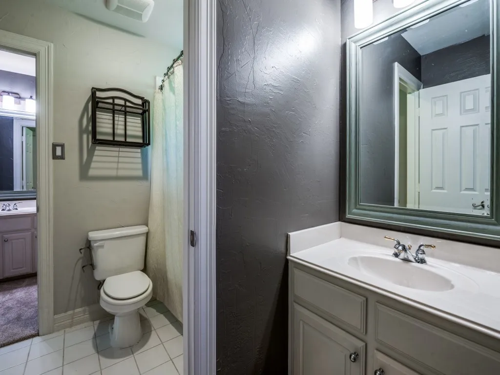 Jack and Jill bath upstairs