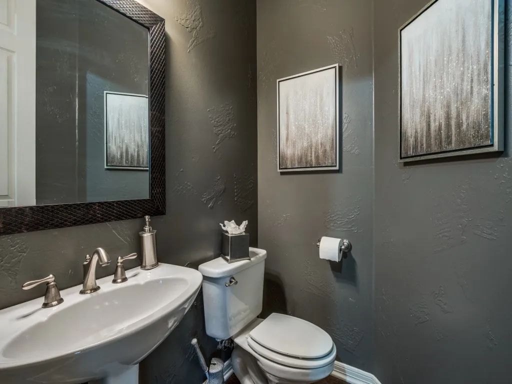 1/2 bath off the living areas