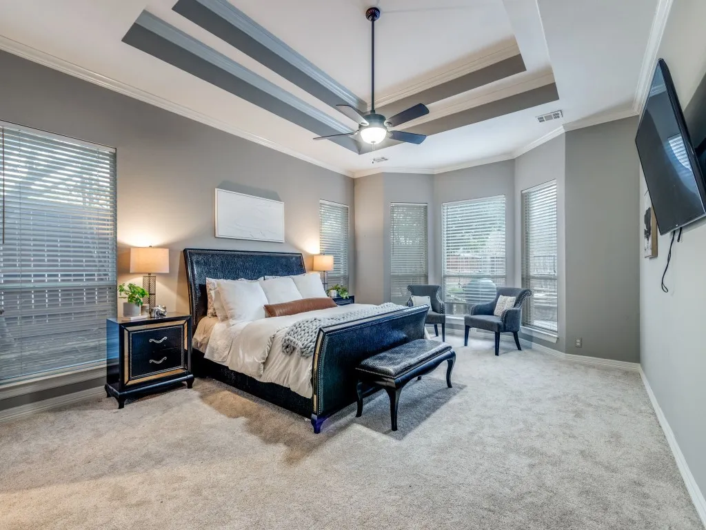 Primary bedroom, overlooks the pool