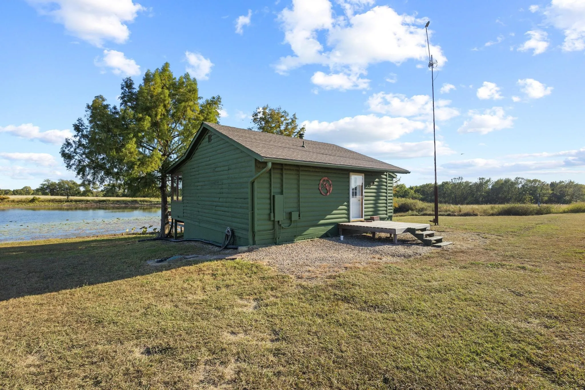 Cabin overlooks the pond