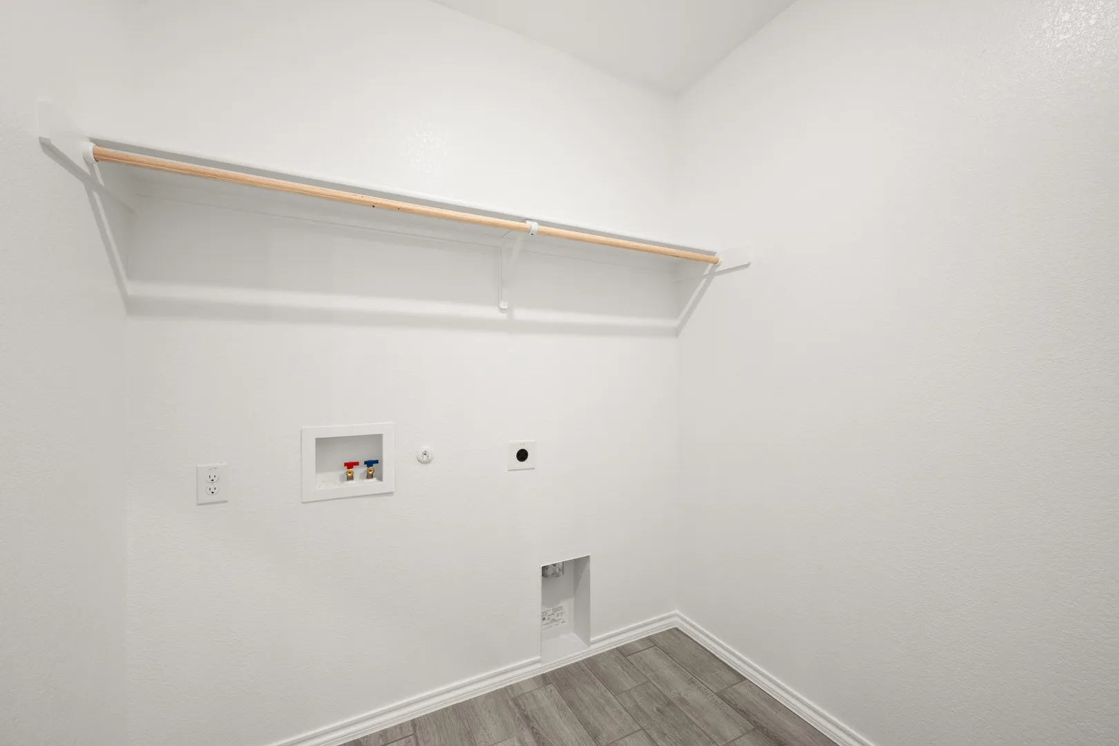 DFW-Chisholm Hills-Concept 1503-806 Misty Lane- Laundry Room -Risewell Homes-1