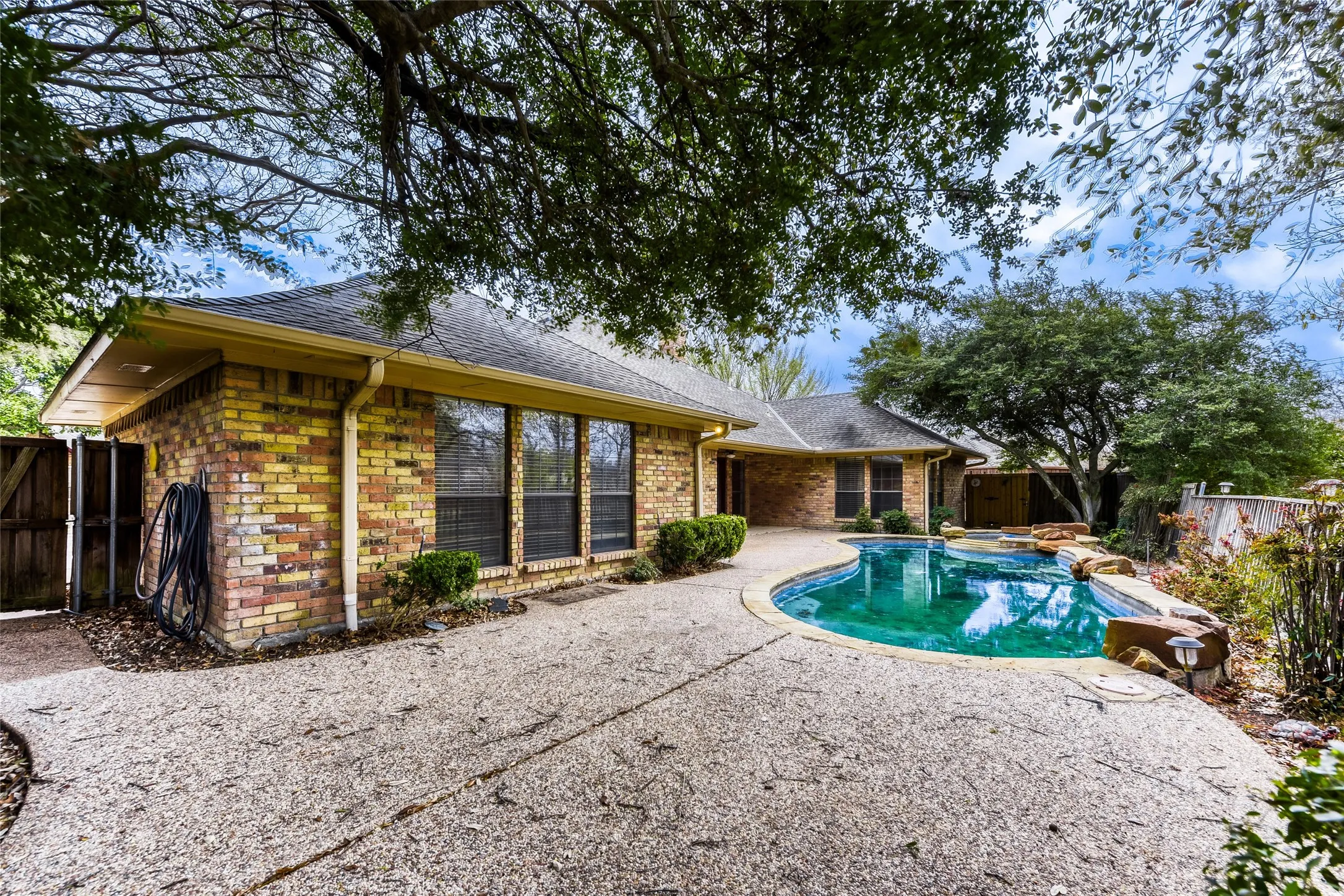 Single Family Residence For Sale in Collin County , 2005 Lambert Court, Plano, Texas 75075, 4 Bedroom, 3 Bathroom, 2 Garage spaces, 2,819 Sqft, built in 1984, mls#21130343, Real Estate Agent in Plano, Homes For Sale in Collin county, Homes For Sale in Plano, Realtor in Plano Texas, Real Estate Brokerage Independent Realty Texas, Luminita Cordes Realtor