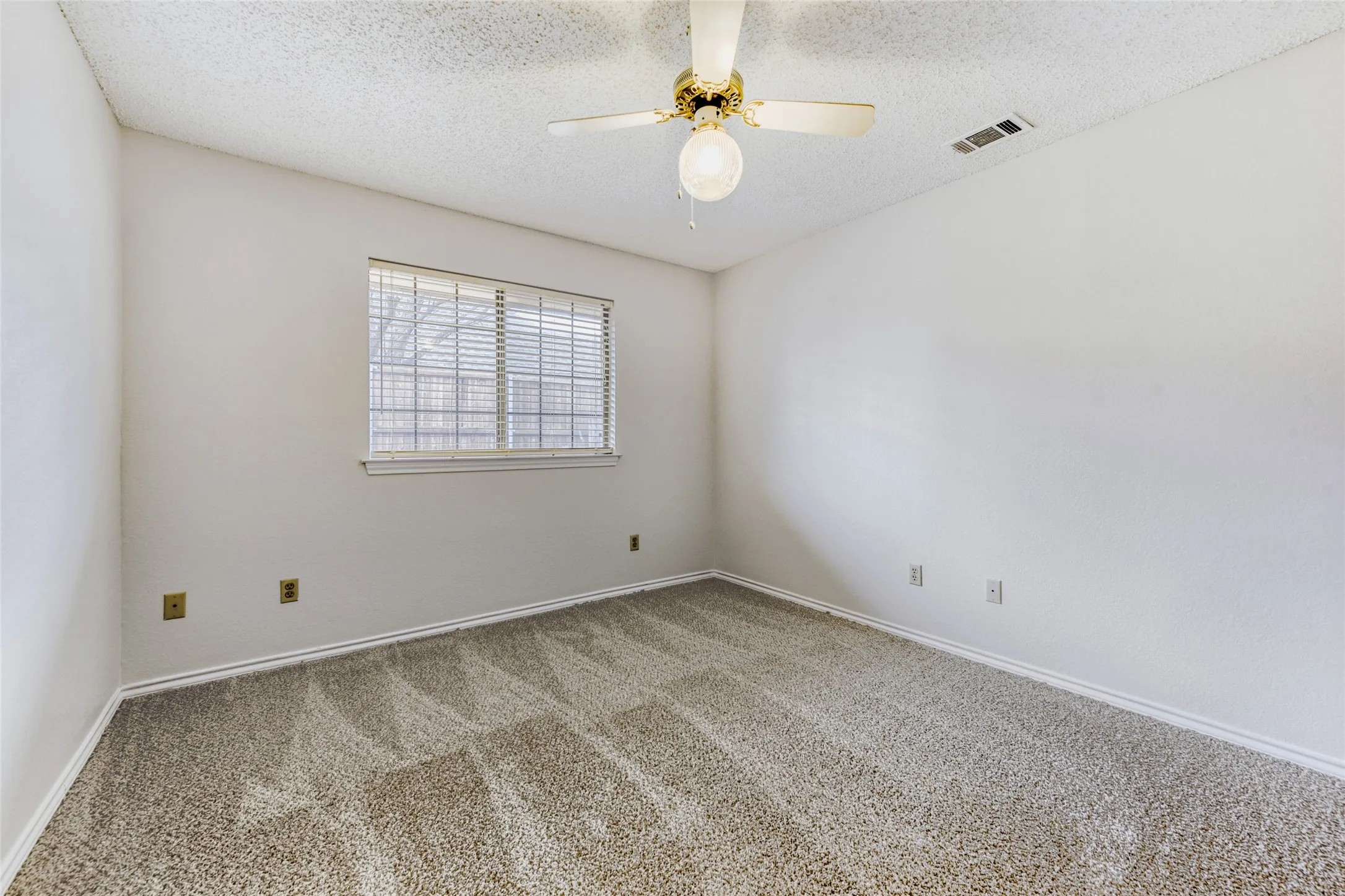 Single Family Residence For Sale in Collin County , 2005 Lambert Court, Plano, Texas 75075, 4 Bedroom, 3 Bathroom, 2 Garage spaces, 2,819 Sqft, built in 1984, mls#21130343, Real Estate Agent in Plano, Homes For Sale in Collin county, Homes For Sale in Plano, Realtor in Plano Texas, Real Estate Brokerage Independent Realty Texas, Luminita Cordes Realtor