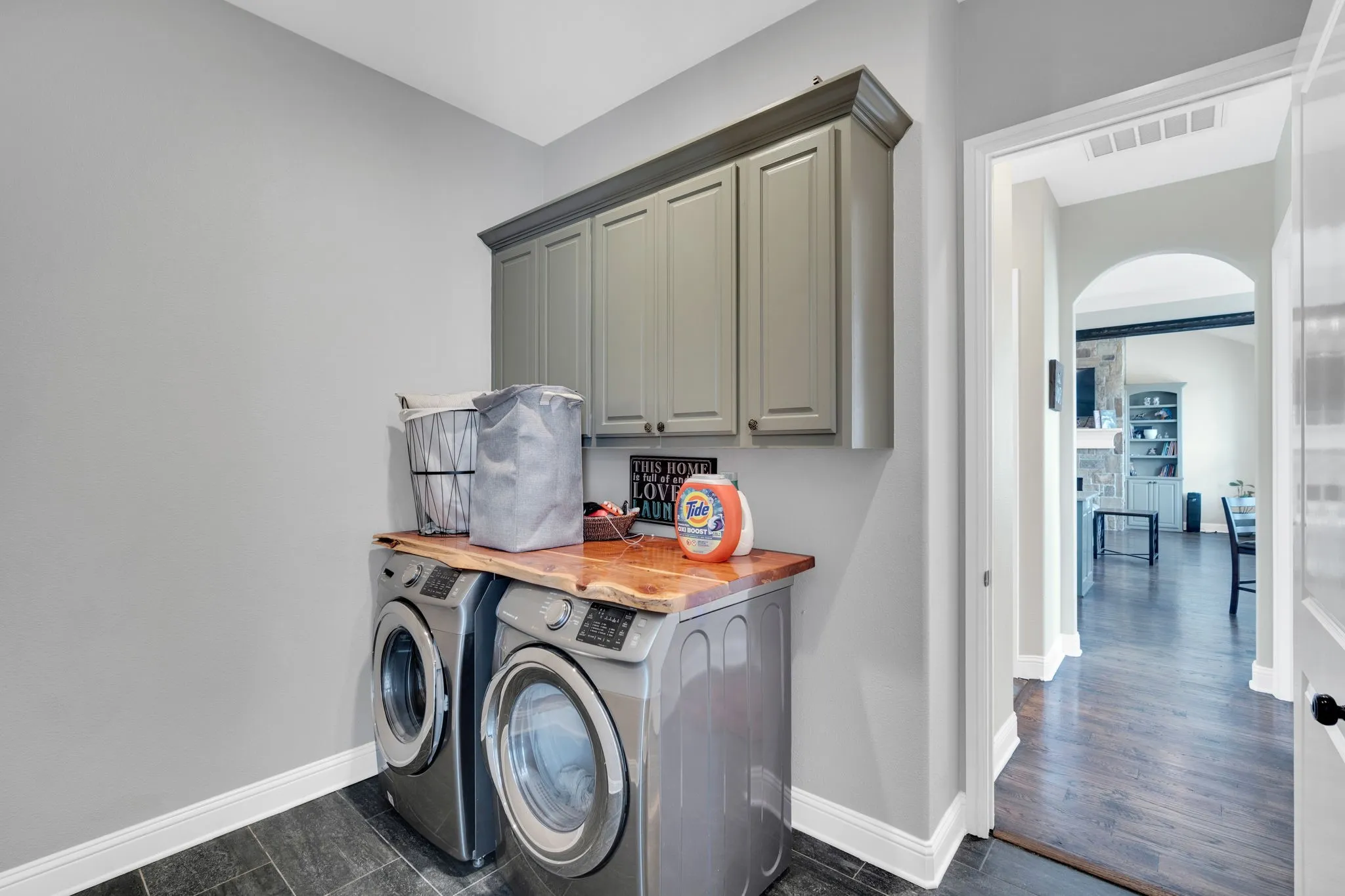 Single Family Residence For Sale in Ellis County , 360 Forreston Road, Waxahachie, Texas 75165, 4 Bedroom, 4 Bathroom, 2 Garage spaces, 2,684 Sqft, built in 2018, Preowned, mls#21193339, Real Estate Agent in Waxahachie, Homes For Sale in Ellis county, Homes For Sale in Waxahachie, Realtor in Waxahachie Texas, Real Estate Brokerage Independent Realty Texas, Luminita Cordes Realtor