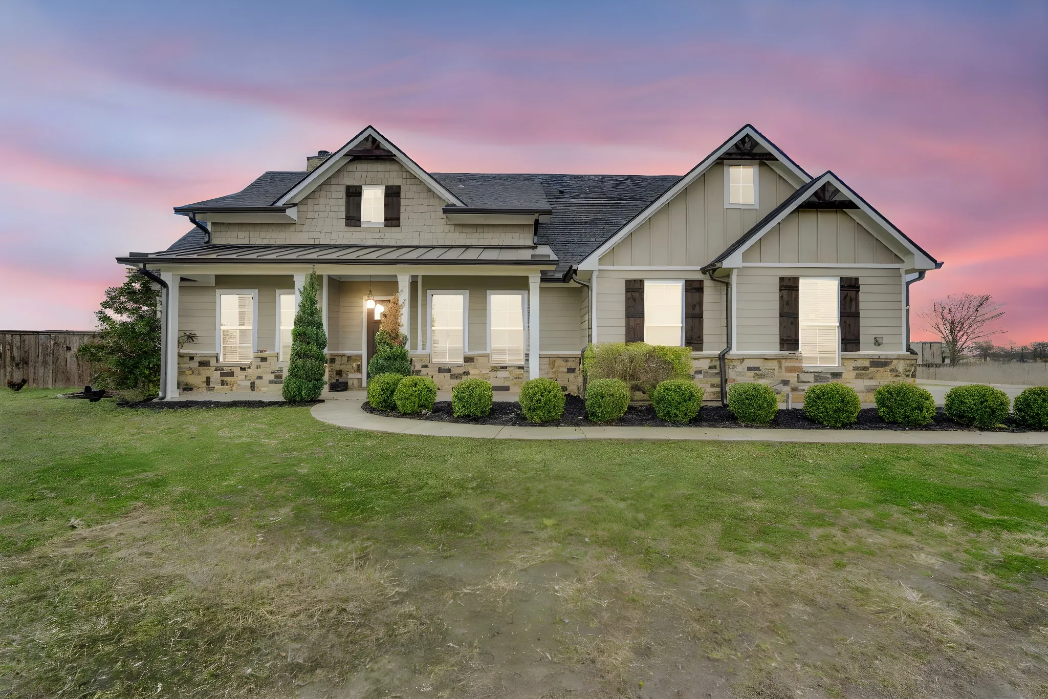 Single Family Residence For Sale in Ellis County , 360 Forreston Road, Waxahachie, Texas 75165, 4 Bedroom, 4 Bathroom, 2 Garage spaces, 2,684 Sqft, built in 2018, Preowned, mls#21193339, Real Estate Agent in Waxahachie, Homes For Sale in Ellis county, Homes For Sale in Waxahachie, Realtor in Waxahachie Texas, Real Estate Brokerage Independent Realty Texas, Luminita Cordes Realtor
