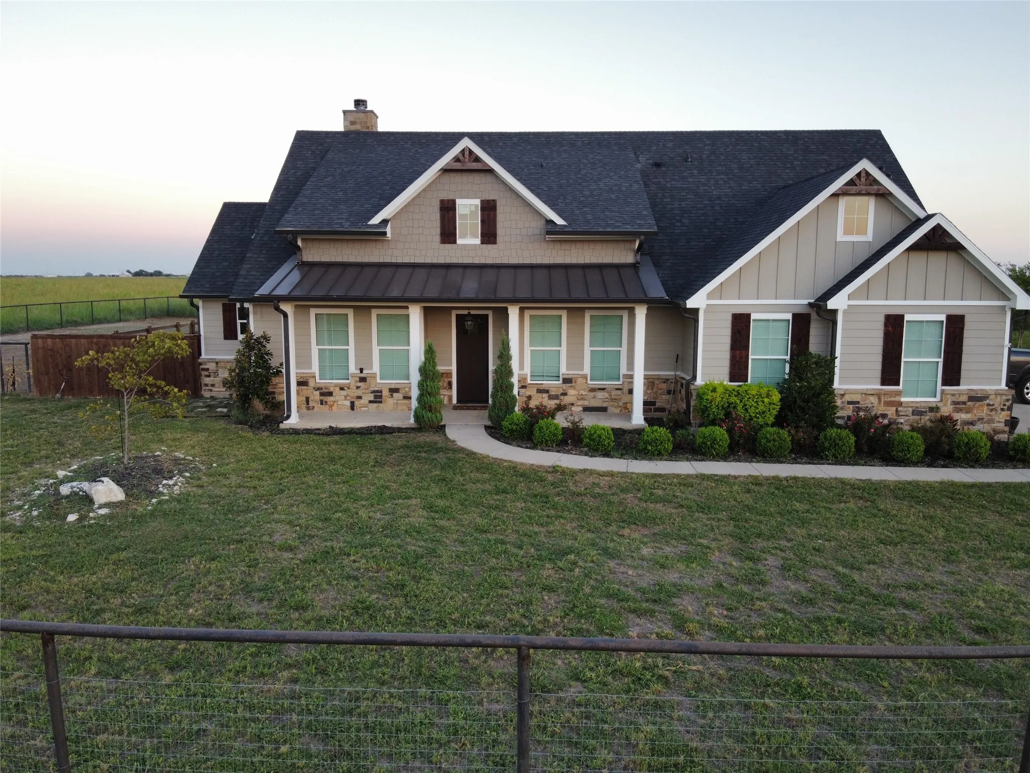 Single Family Residence For Sale in Ellis County , 360 Forreston Road, Waxahachie, Texas 75165, 4 Bedroom, 4 Bathroom, 2 Garage spaces, 2,684 Sqft, built in 2018, Preowned, mls#21193339, Real Estate Agent in Waxahachie, Homes For Sale in Ellis county, Homes For Sale in Waxahachie, Realtor in Waxahachie Texas, Real Estate Brokerage Independent Realty Texas, Luminita Cordes Realtor