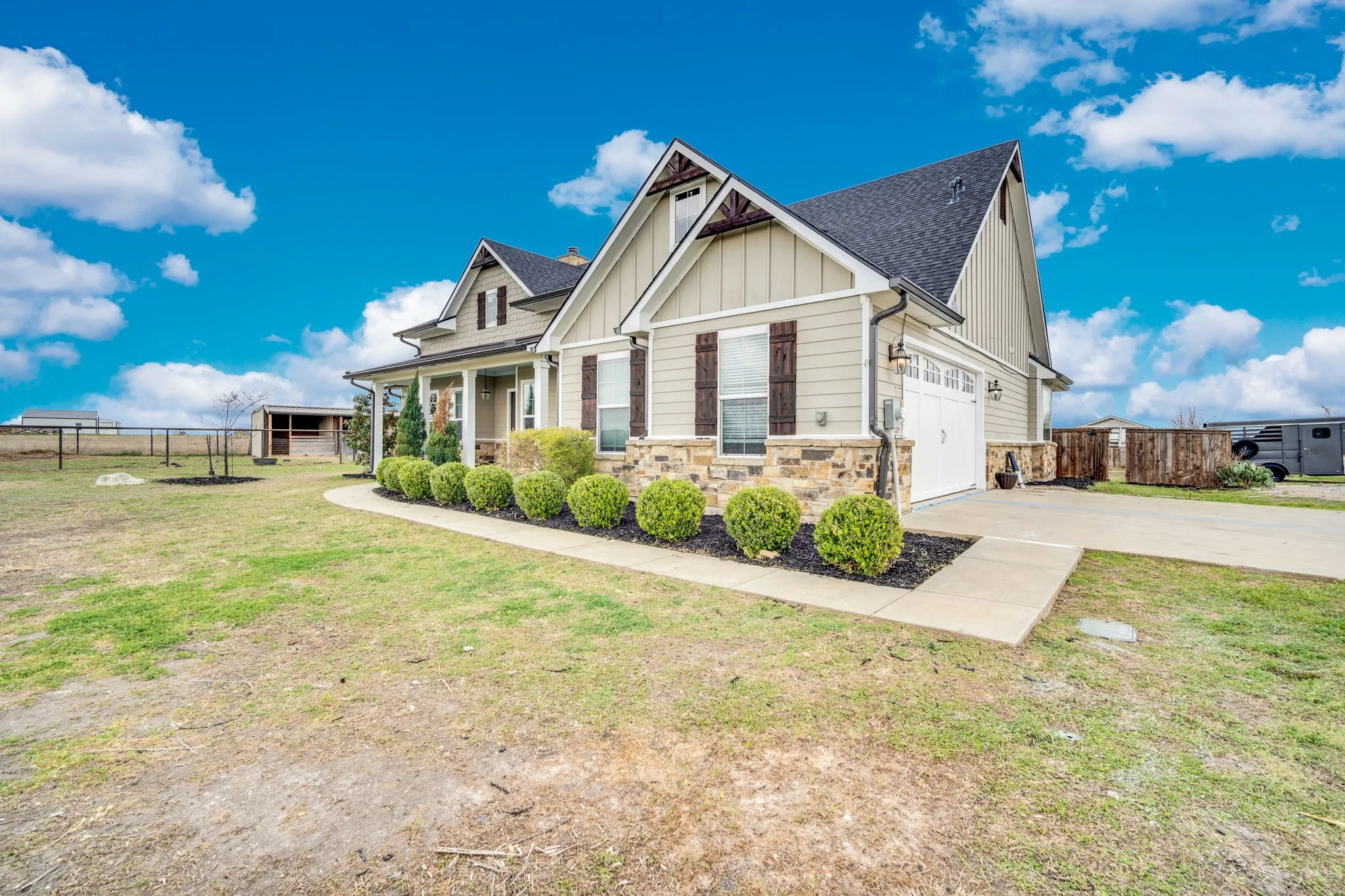 Single Family Residence For Sale in Ellis County , 360 Forreston Road, Waxahachie, Texas 75165, 4 Bedroom, 4 Bathroom, 2 Garage spaces, 2,684 Sqft, built in 2018, Preowned, mls#21193339, Real Estate Agent in Waxahachie, Homes For Sale in Ellis county, Homes For Sale in Waxahachie, Realtor in Waxahachie Texas, Real Estate Brokerage Independent Realty Texas, Luminita Cordes Realtor