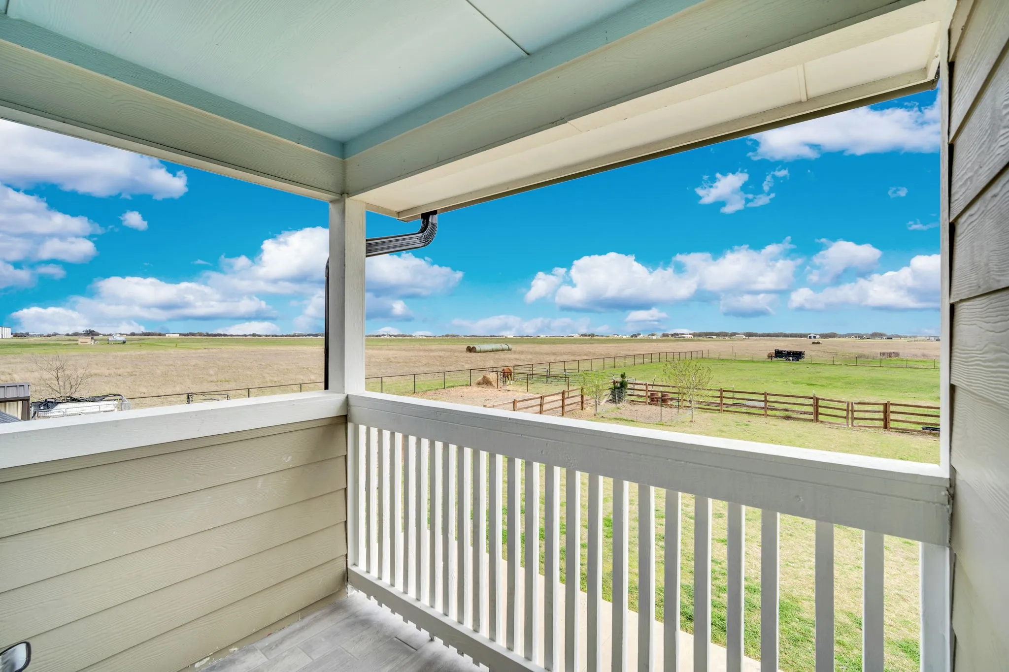 Single Family Residence For Sale in Ellis County , 360 Forreston Road, Waxahachie, Texas 75165, 4 Bedroom, 4 Bathroom, 2 Garage spaces, 2,684 Sqft, built in 2018, Preowned, mls#21193339, Real Estate Agent in Waxahachie, Homes For Sale in Ellis county, Homes For Sale in Waxahachie, Realtor in Waxahachie Texas, Real Estate Brokerage Independent Realty Texas, Luminita Cordes Realtor