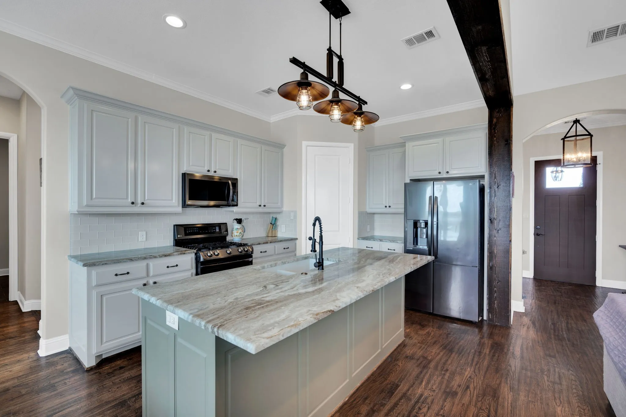 Single Family Residence For Sale in Ellis County , 360 Forreston Road, Waxahachie, Texas 75165, 4 Bedroom, 4 Bathroom, 2 Garage spaces, 2,684 Sqft, built in 2018, Preowned, mls#21193339, Real Estate Agent in Waxahachie, Homes For Sale in Ellis county, Homes For Sale in Waxahachie, Realtor in Waxahachie Texas, Real Estate Brokerage Independent Realty Texas, Luminita Cordes Realtor