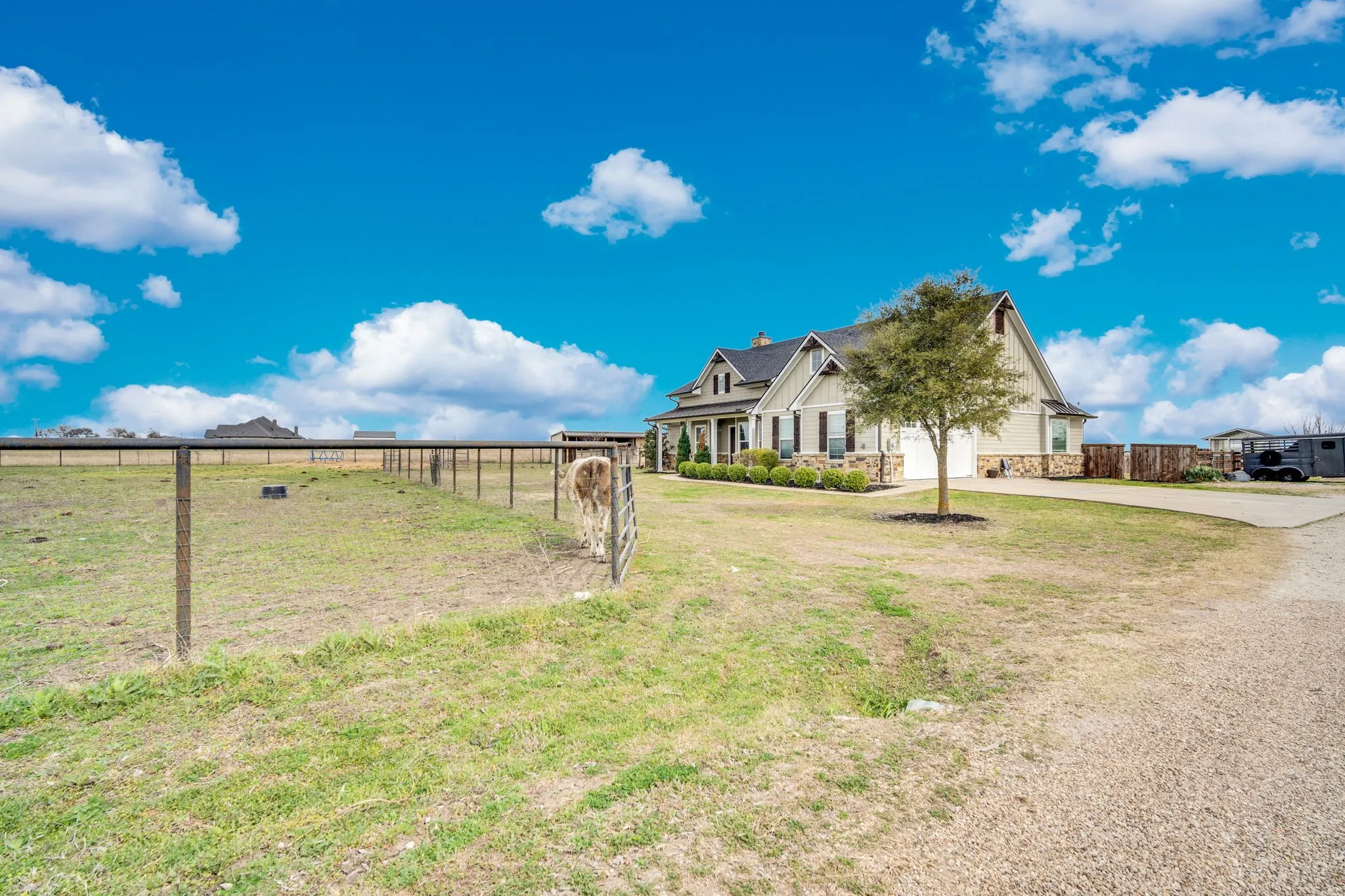 Single Family Residence For Sale in Ellis County , 360 Forreston Road, Waxahachie, Texas 75165, 4 Bedroom, 4 Bathroom, 2 Garage spaces, 2,684 Sqft, built in 2018, Preowned, mls#21193339, Real Estate Agent in Waxahachie, Homes For Sale in Ellis county, Homes For Sale in Waxahachie, Realtor in Waxahachie Texas, Real Estate Brokerage Independent Realty Texas, Luminita Cordes Realtor