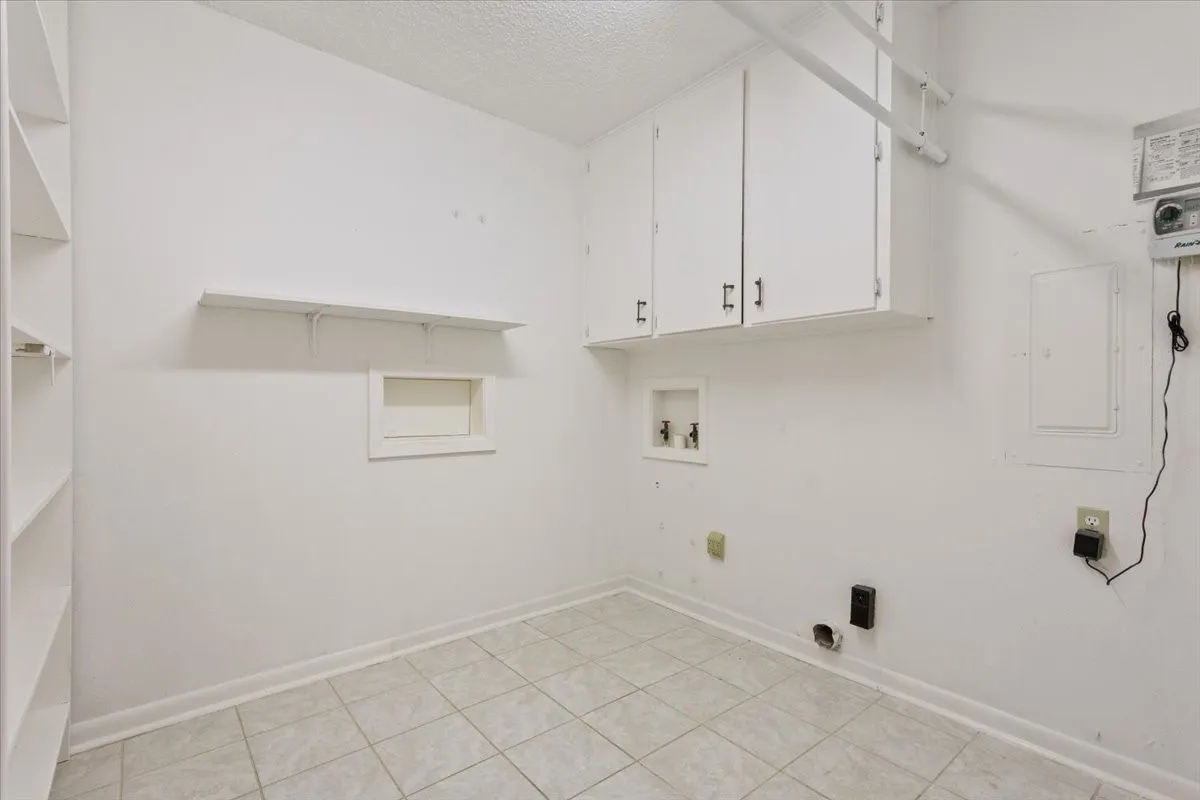 Single Family Residence For Sale in Mc Lennan County , 120 Wooded Crest Drive, Woodway, Texas 76712, 4 Bedroom, 3 Bathroom, Garage spaces, 3,150 Sqft, built in 1965, mls#21199970, Real Estate Agent in Woodway, Homes For Sale in Mc Lennan county, Homes For Sale in Woodway, Realtor in Woodway Texas, Real Estate Brokerage Independent Realty Texas, Luminita Cordes Realtor