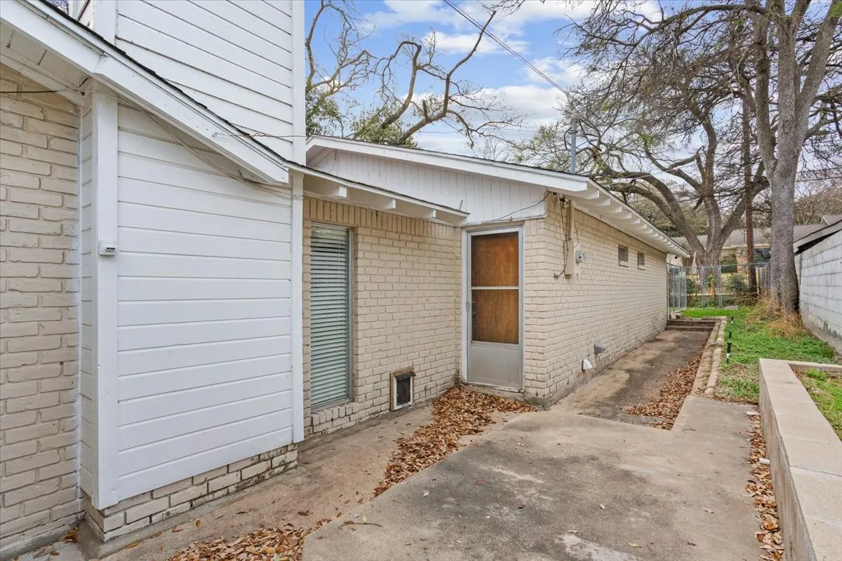 Single Family Residence For Sale in Mc Lennan County , 120 Wooded Crest Drive, Woodway, Texas 76712, 4 Bedroom, 3 Bathroom, Garage spaces, 3,150 Sqft, built in 1965, mls#21199970, Real Estate Agent in Woodway, Homes For Sale in Mc Lennan county, Homes For Sale in Woodway, Realtor in Woodway Texas, Real Estate Brokerage Independent Realty Texas, Luminita Cordes Realtor