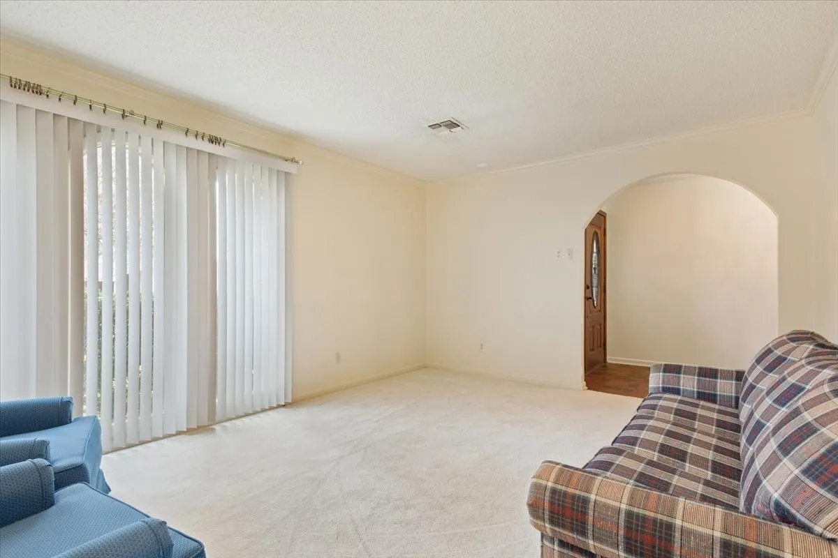 Single Family Residence For Sale in Mc Lennan County , 120 Wooded Crest Drive, Woodway, Texas 76712, 4 Bedroom, 3 Bathroom, Garage spaces, 3,150 Sqft, built in 1965, mls#21199970, Real Estate Agent in Woodway, Homes For Sale in Mc Lennan county, Homes For Sale in Woodway, Realtor in Woodway Texas, Real Estate Brokerage Independent Realty Texas, Luminita Cordes Realtor