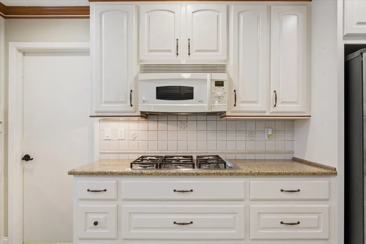 Single Family Residence For Sale in Mc Lennan County , 120 Wooded Crest Drive, Woodway, Texas 76712, 4 Bedroom, 3 Bathroom, Garage spaces, 3,150 Sqft, built in 1965, mls#21199970, Real Estate Agent in Woodway, Homes For Sale in Mc Lennan county, Homes For Sale in Woodway, Realtor in Woodway Texas, Real Estate Brokerage Independent Realty Texas, Luminita Cordes Realtor