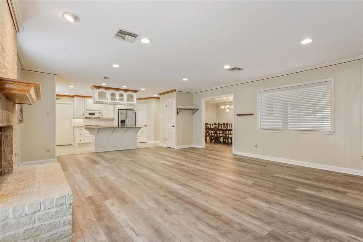 Single Family Residence For Sale in Mc Lennan County , 120 Wooded Crest Drive, Woodway, Texas 76712, 4 Bedroom, 3 Bathroom, Garage spaces, 3,150 Sqft, built in 1965, mls#21199970, Real Estate Agent in Woodway, Homes For Sale in Mc Lennan county, Homes For Sale in Woodway, Realtor in Woodway Texas, Real Estate Brokerage Independent Realty Texas, Luminita Cordes Realtor