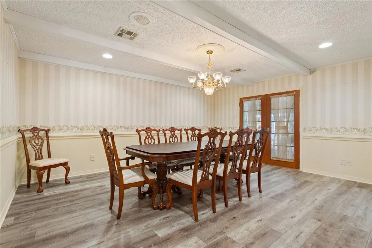 Single Family Residence For Sale in Mc Lennan County , 120 Wooded Crest Drive, Woodway, Texas 76712, 4 Bedroom, 3 Bathroom, Garage spaces, 3,150 Sqft, built in 1965, mls#21199970, Real Estate Agent in Woodway, Homes For Sale in Mc Lennan county, Homes For Sale in Woodway, Realtor in Woodway Texas, Real Estate Brokerage Independent Realty Texas, Luminita Cordes Realtor