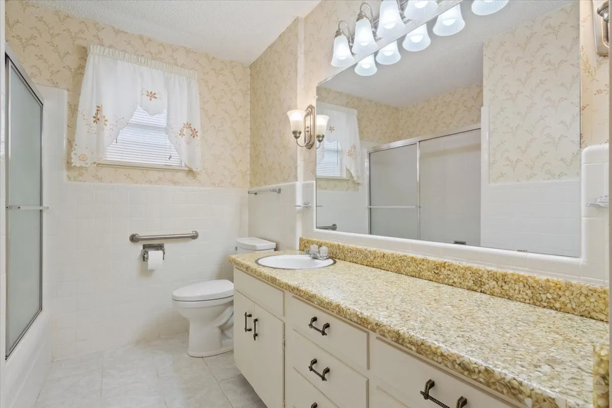 Single Family Residence For Sale in Mc Lennan County , 120 Wooded Crest Drive, Woodway, Texas 76712, 4 Bedroom, 3 Bathroom, Garage spaces, 3,150 Sqft, built in 1965, mls#21199970, Real Estate Agent in Woodway, Homes For Sale in Mc Lennan county, Homes For Sale in Woodway, Realtor in Woodway Texas, Real Estate Brokerage Independent Realty Texas, Luminita Cordes Realtor