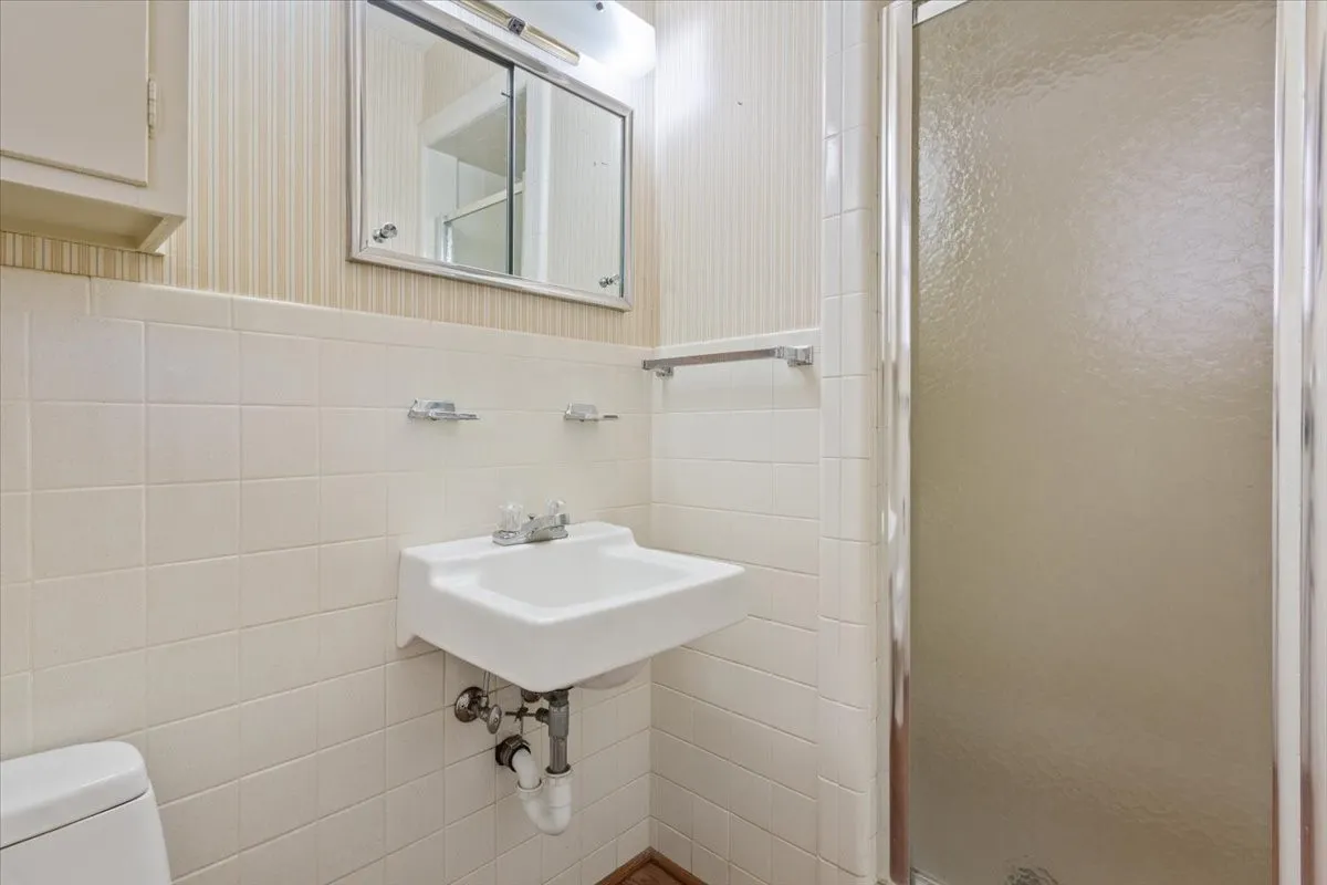 Single Family Residence For Sale in Mc Lennan County , 120 Wooded Crest Drive, Woodway, Texas 76712, 4 Bedroom, 3 Bathroom, Garage spaces, 3,150 Sqft, built in 1965, mls#21199970, Real Estate Agent in Woodway, Homes For Sale in Mc Lennan county, Homes For Sale in Woodway, Realtor in Woodway Texas, Real Estate Brokerage Independent Realty Texas, Luminita Cordes Realtor