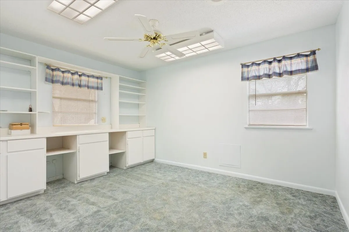 Single Family Residence For Sale in Mc Lennan County , 120 Wooded Crest Drive, Woodway, Texas 76712, 4 Bedroom, 3 Bathroom, Garage spaces, 3,150 Sqft, built in 1965, mls#21199970, Real Estate Agent in Woodway, Homes For Sale in Mc Lennan county, Homes For Sale in Woodway, Realtor in Woodway Texas, Real Estate Brokerage Independent Realty Texas, Luminita Cordes Realtor