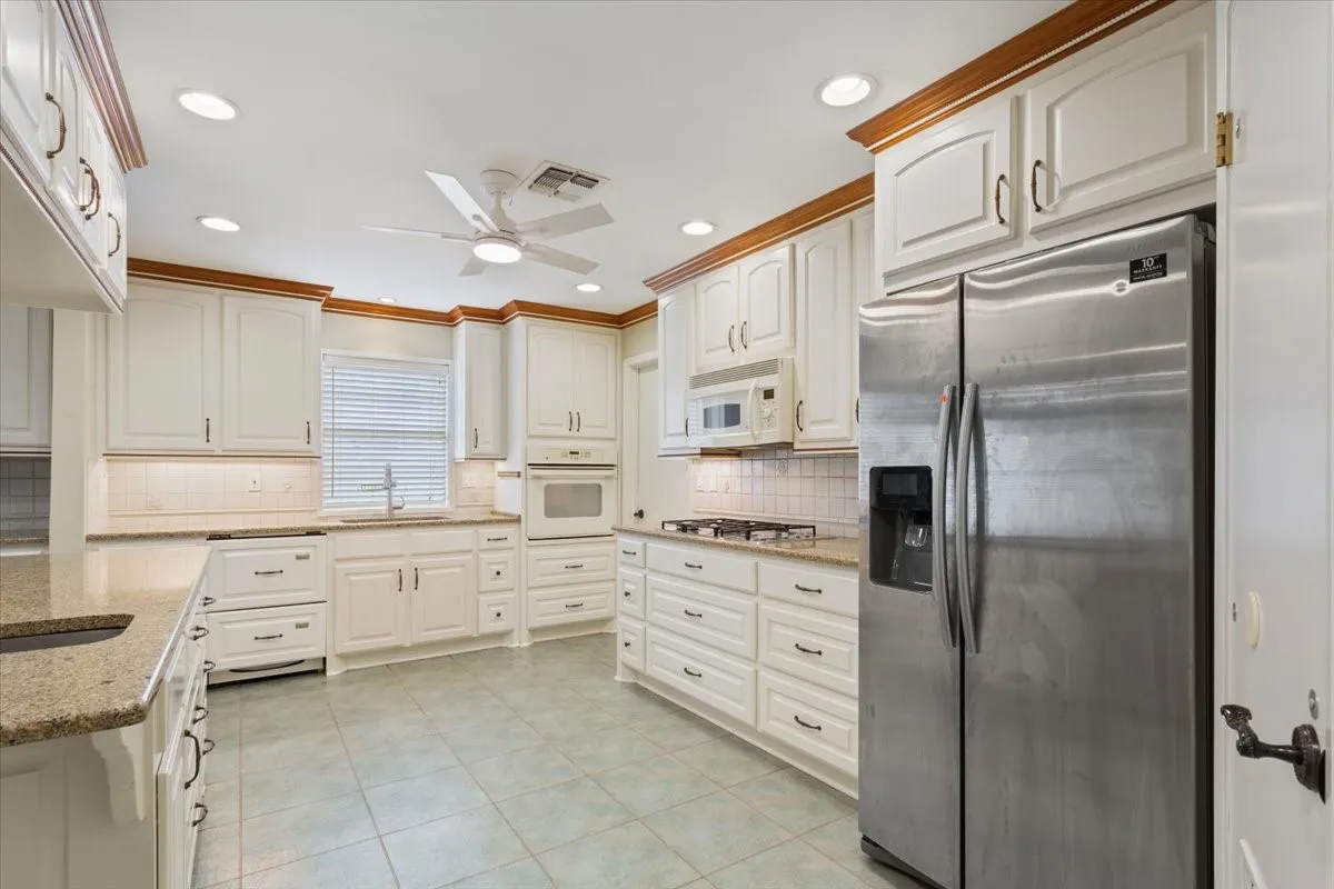 Single Family Residence For Sale in Mc Lennan County , 120 Wooded Crest Drive, Woodway, Texas 76712, 4 Bedroom, 3 Bathroom, Garage spaces, 3,150 Sqft, built in 1965, mls#21199970, Real Estate Agent in Woodway, Homes For Sale in Mc Lennan county, Homes For Sale in Woodway, Realtor in Woodway Texas, Real Estate Brokerage Independent Realty Texas, Luminita Cordes Realtor