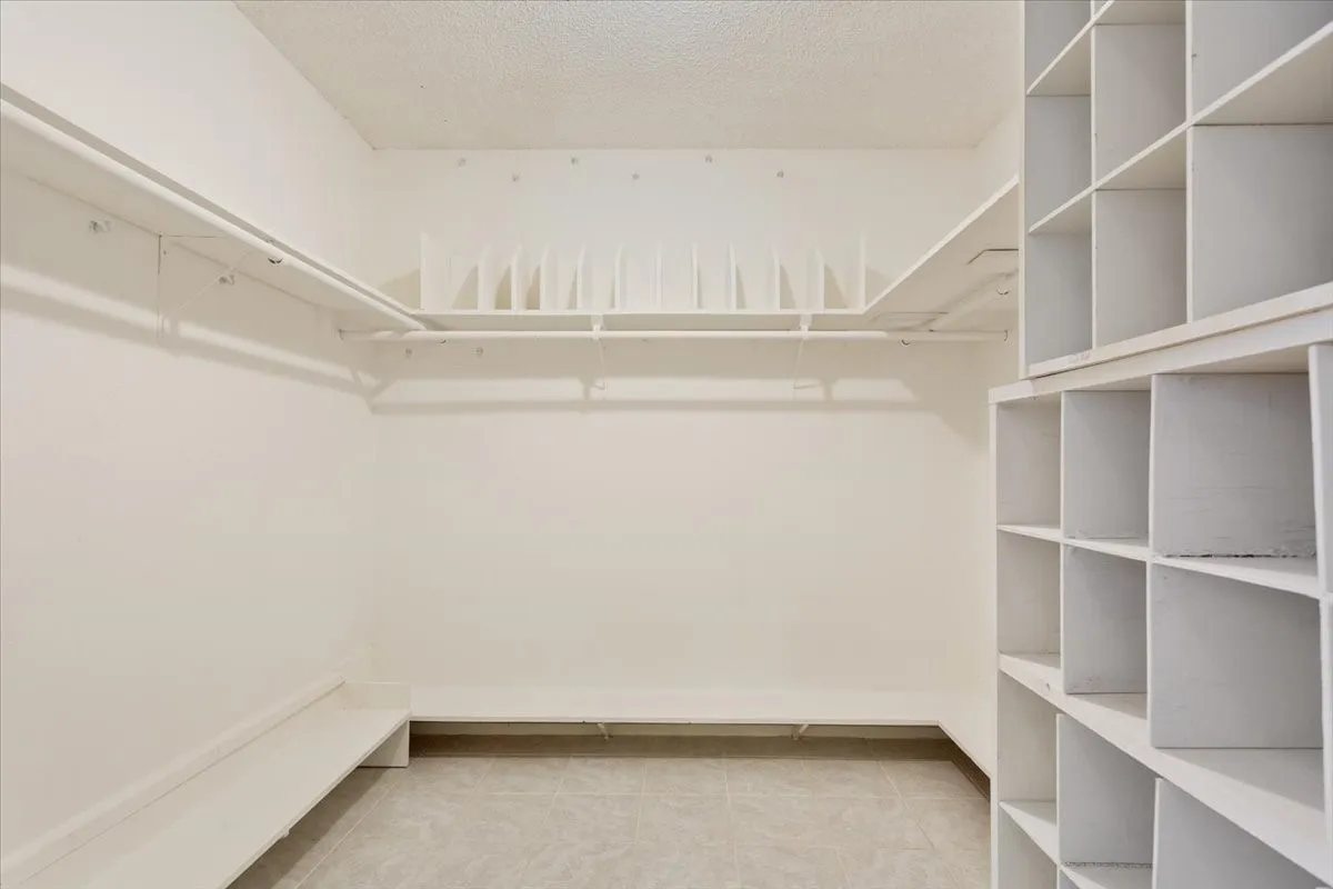 Single Family Residence For Sale in Mc Lennan County , 120 Wooded Crest Drive, Woodway, Texas 76712, 4 Bedroom, 3 Bathroom, Garage spaces, 3,150 Sqft, built in 1965, mls#21199970, Real Estate Agent in Woodway, Homes For Sale in Mc Lennan county, Homes For Sale in Woodway, Realtor in Woodway Texas, Real Estate Brokerage Independent Realty Texas, Luminita Cordes Realtor