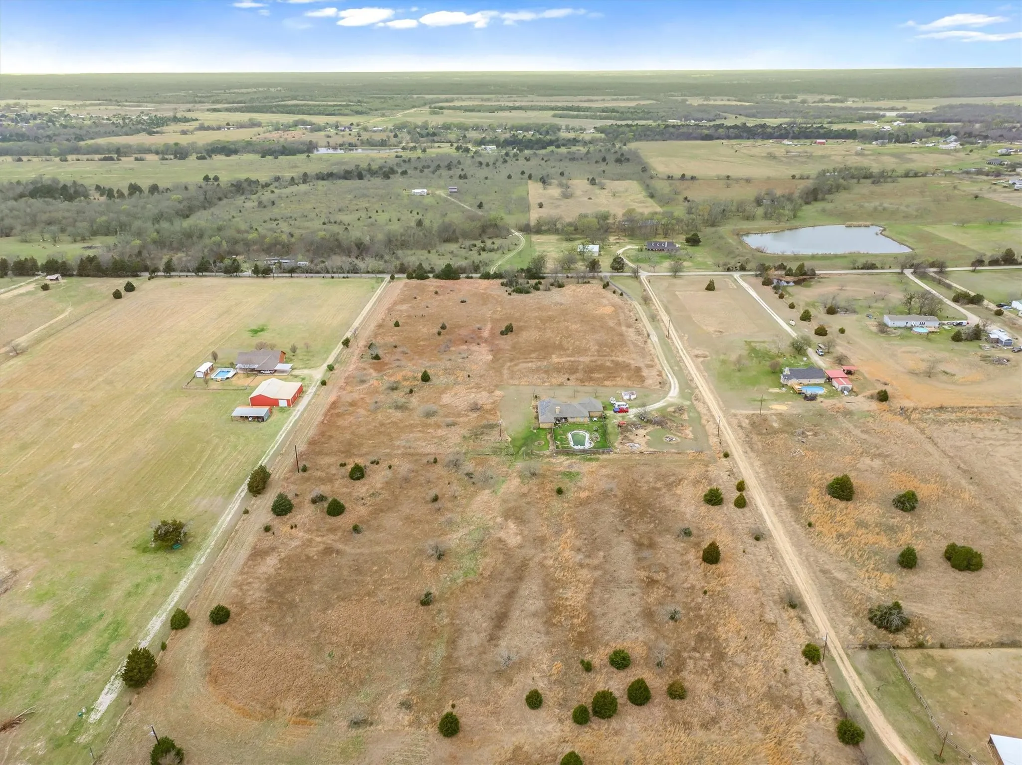 Single Family Residence For Sale in Kaufman County , 14709 County Road 4015, Mabank, Texas 75147, 4 Bedroom, 3 Bathroom, Garage spaces, 2,242 Sqft, built in 1989, Preowned, mls#21196758, Real Estate Agent in Mabank, Homes For Sale in Kaufman county, Homes For Sale in Mabank, Realtor in Mabank Texas, Real Estate Brokerage Independent Realty Texas, Luminita Cordes Realtor