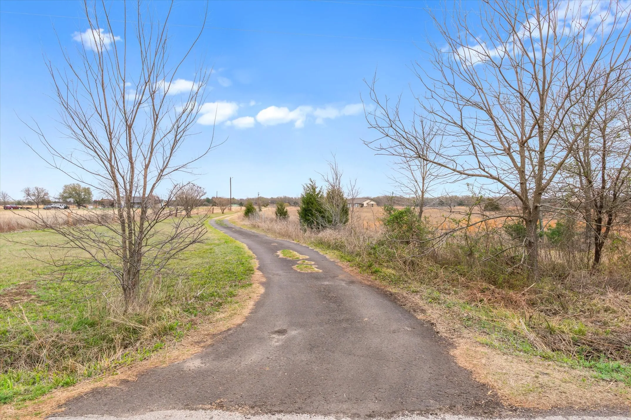 Single Family Residence For Sale in Kaufman County , 14709 County Road 4015, Mabank, Texas 75147, 4 Bedroom, 3 Bathroom, Garage spaces, 2,242 Sqft, built in 1989, Preowned, mls#21196758, Real Estate Agent in Mabank, Homes For Sale in Kaufman county, Homes For Sale in Mabank, Realtor in Mabank Texas, Real Estate Brokerage Independent Realty Texas, Luminita Cordes Realtor