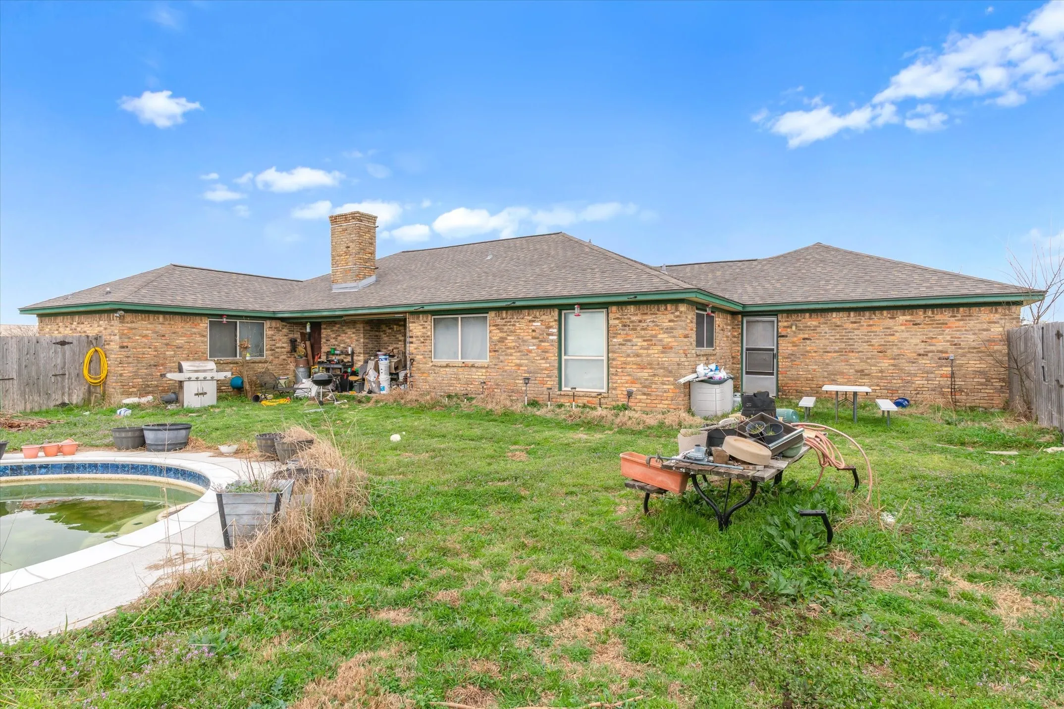 Single Family Residence For Sale in Kaufman County , 14709 County Road 4015, Mabank, Texas 75147, 4 Bedroom, 3 Bathroom, Garage spaces, 2,242 Sqft, built in 1989, Preowned, mls#21196758, Real Estate Agent in Mabank, Homes For Sale in Kaufman county, Homes For Sale in Mabank, Realtor in Mabank Texas, Real Estate Brokerage Independent Realty Texas, Luminita Cordes Realtor
