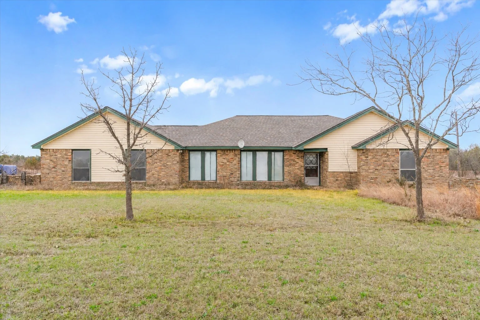 Single Family Residence For Sale in Kaufman County , 14709 County Road 4015, Mabank, Texas 75147, 4 Bedroom, 3 Bathroom, Garage spaces, 2,242 Sqft, built in 1989, Preowned, mls#21196758, Real Estate Agent in Mabank, Homes For Sale in Kaufman county, Homes For Sale in Mabank, Realtor in Mabank Texas, Real Estate Brokerage Independent Realty Texas, Luminita Cordes Realtor