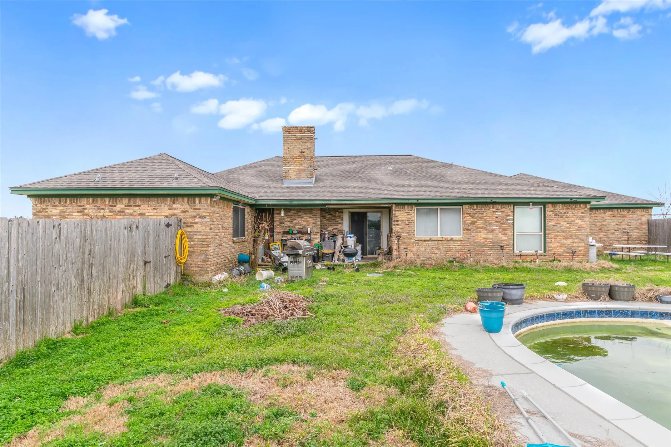Single Family Residence For Sale in Kaufman County , 14709 County Road 4015, Mabank, Texas 75147, 4 Bedroom, 3 Bathroom, Garage spaces, 2,242 Sqft, built in 1989, Preowned, mls#21196758, Real Estate Agent in Mabank, Homes For Sale in Kaufman county, Homes For Sale in Mabank, Realtor in Mabank Texas, Real Estate Brokerage Independent Realty Texas, Luminita Cordes Realtor