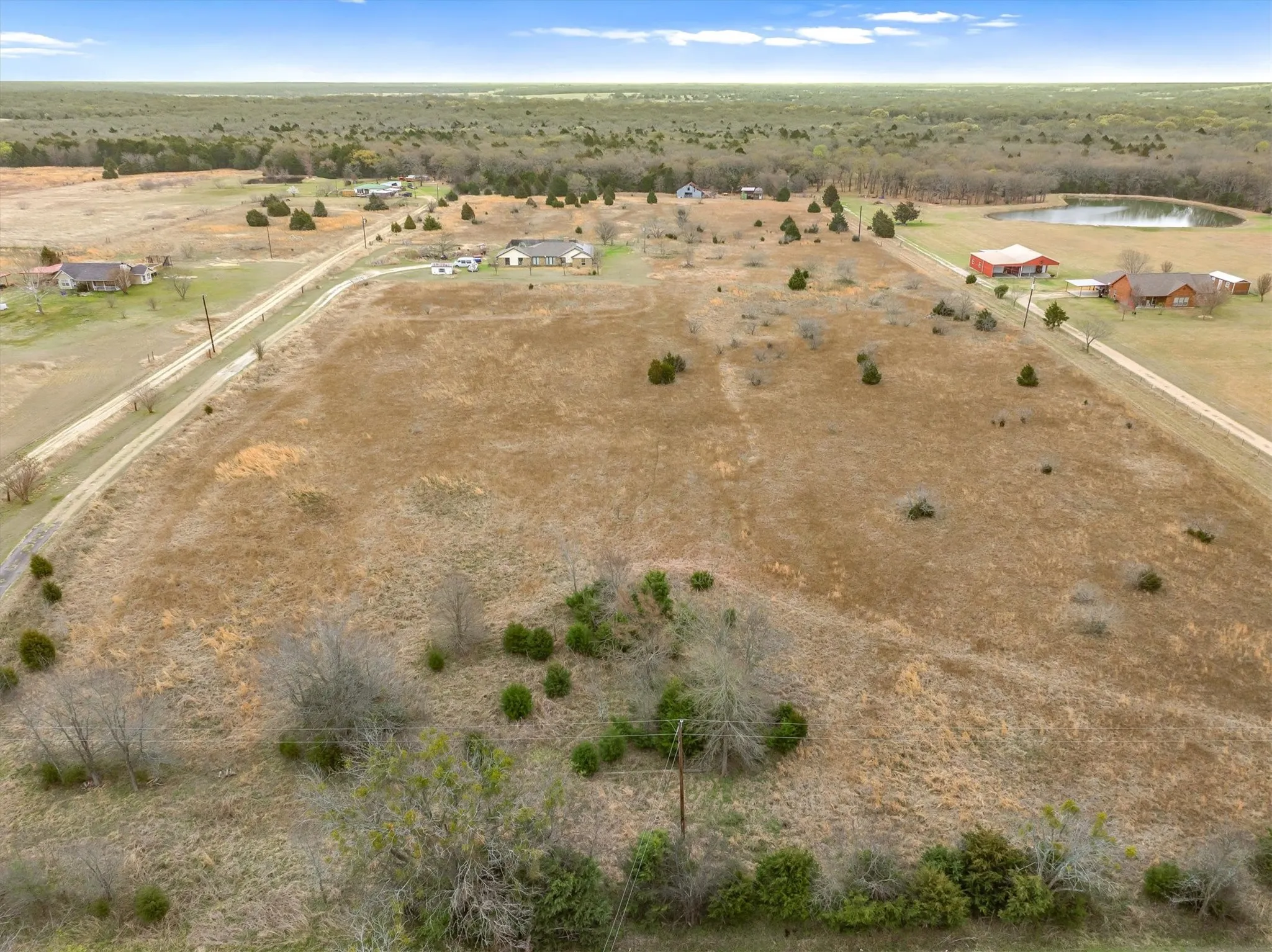 Single Family Residence For Sale in Kaufman County , 14709 County Road 4015, Mabank, Texas 75147, 4 Bedroom, 3 Bathroom, Garage spaces, 2,242 Sqft, built in 1989, Preowned, mls#21196758, Real Estate Agent in Mabank, Homes For Sale in Kaufman county, Homes For Sale in Mabank, Realtor in Mabank Texas, Real Estate Brokerage Independent Realty Texas, Luminita Cordes Realtor