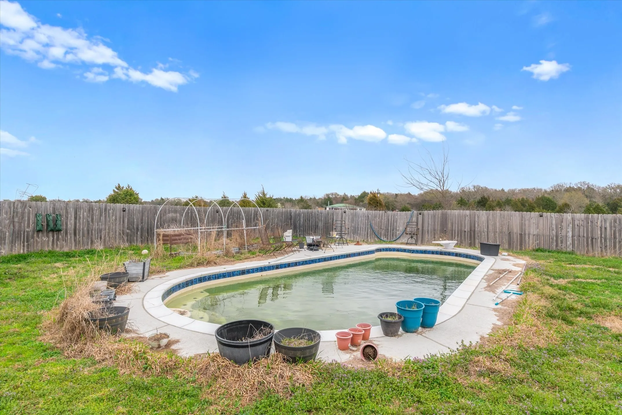 Single Family Residence For Sale in Kaufman County , 14709 County Road 4015, Mabank, Texas 75147, 4 Bedroom, 3 Bathroom, Garage spaces, 2,242 Sqft, built in 1989, Preowned, mls#21196758, Real Estate Agent in Mabank, Homes For Sale in Kaufman county, Homes For Sale in Mabank, Realtor in Mabank Texas, Real Estate Brokerage Independent Realty Texas, Luminita Cordes Realtor