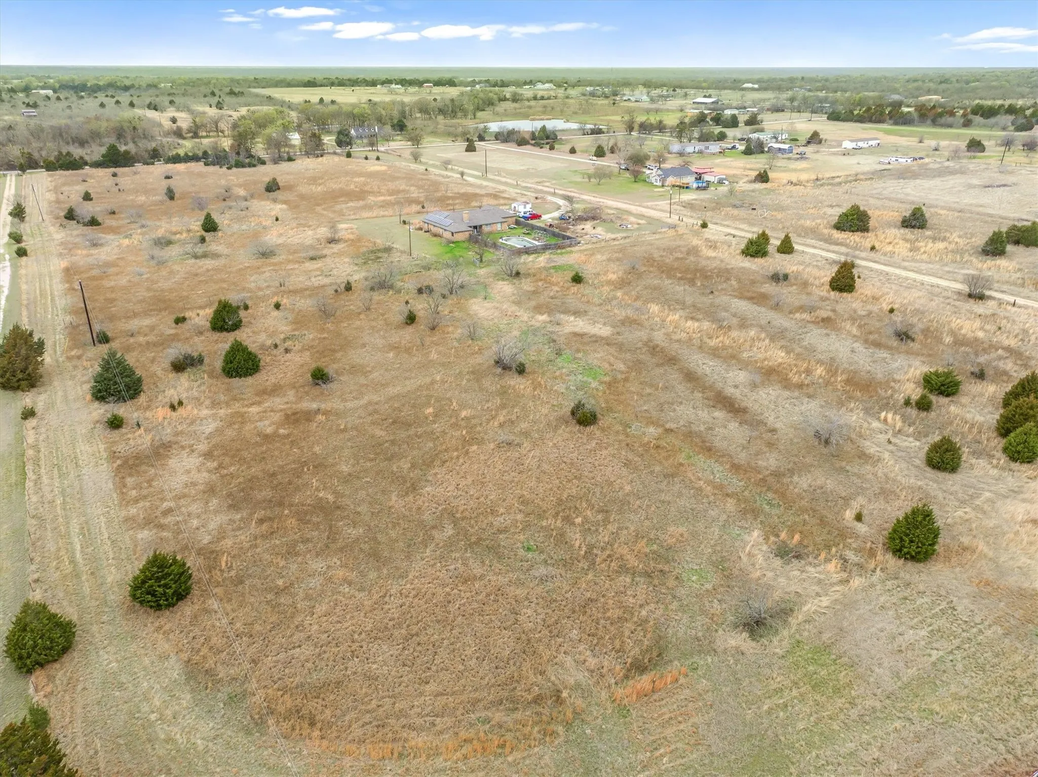 Single Family Residence For Sale in Kaufman County , 14709 County Road 4015, Mabank, Texas 75147, 4 Bedroom, 3 Bathroom, Garage spaces, 2,242 Sqft, built in 1989, Preowned, mls#21196758, Real Estate Agent in Mabank, Homes For Sale in Kaufman county, Homes For Sale in Mabank, Realtor in Mabank Texas, Real Estate Brokerage Independent Realty Texas, Luminita Cordes Realtor