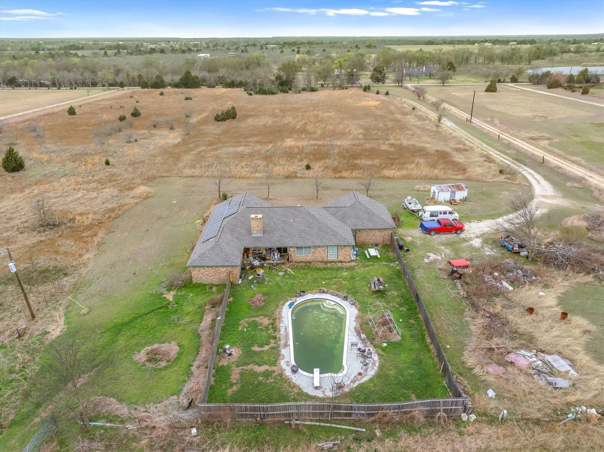 Single Family Residence For Sale in Kaufman County , 14709 County Road 4015, Mabank, Texas 75147, 4 Bedroom, 3 Bathroom, Garage spaces, 2,242 Sqft, built in 1989, Preowned, mls#21196758, Real Estate Agent in Mabank, Homes For Sale in Kaufman county, Homes For Sale in Mabank, Realtor in Mabank Texas, Real Estate Brokerage Independent Realty Texas, Luminita Cordes Realtor