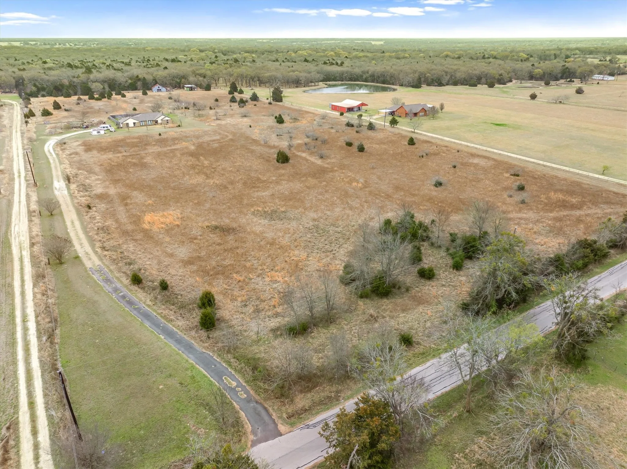 Single Family Residence For Sale in Kaufman County , 14709 County Road 4015, Mabank, Texas 75147, 4 Bedroom, 3 Bathroom, Garage spaces, 2,242 Sqft, built in 1989, Preowned, mls#21196758, Real Estate Agent in Mabank, Homes For Sale in Kaufman county, Homes For Sale in Mabank, Realtor in Mabank Texas, Real Estate Brokerage Independent Realty Texas, Luminita Cordes Realtor
