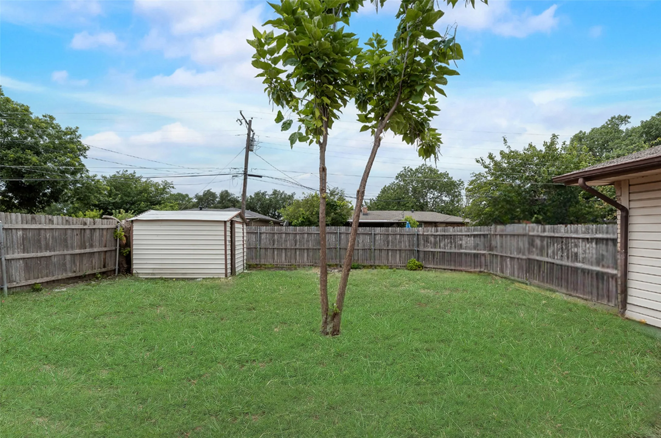 Single Family Residence For Rent in Dallas County , 3705 Osage Drive, Rowlett, Texas 75088, 3 Bedrooms, 2 Bathrooms, 2 Garage spaces, 1,651 Sqft, built in 1977, Price $2,100, mls#21178699, Real Estate Agent in Rowlett, Homes For Rent in Dallas county, Homes For Rent in Rowlett, Realtor in Rowlett Texas, Real Estate Brokerage Independent Realty Texas, Luminita Cordes Realtor