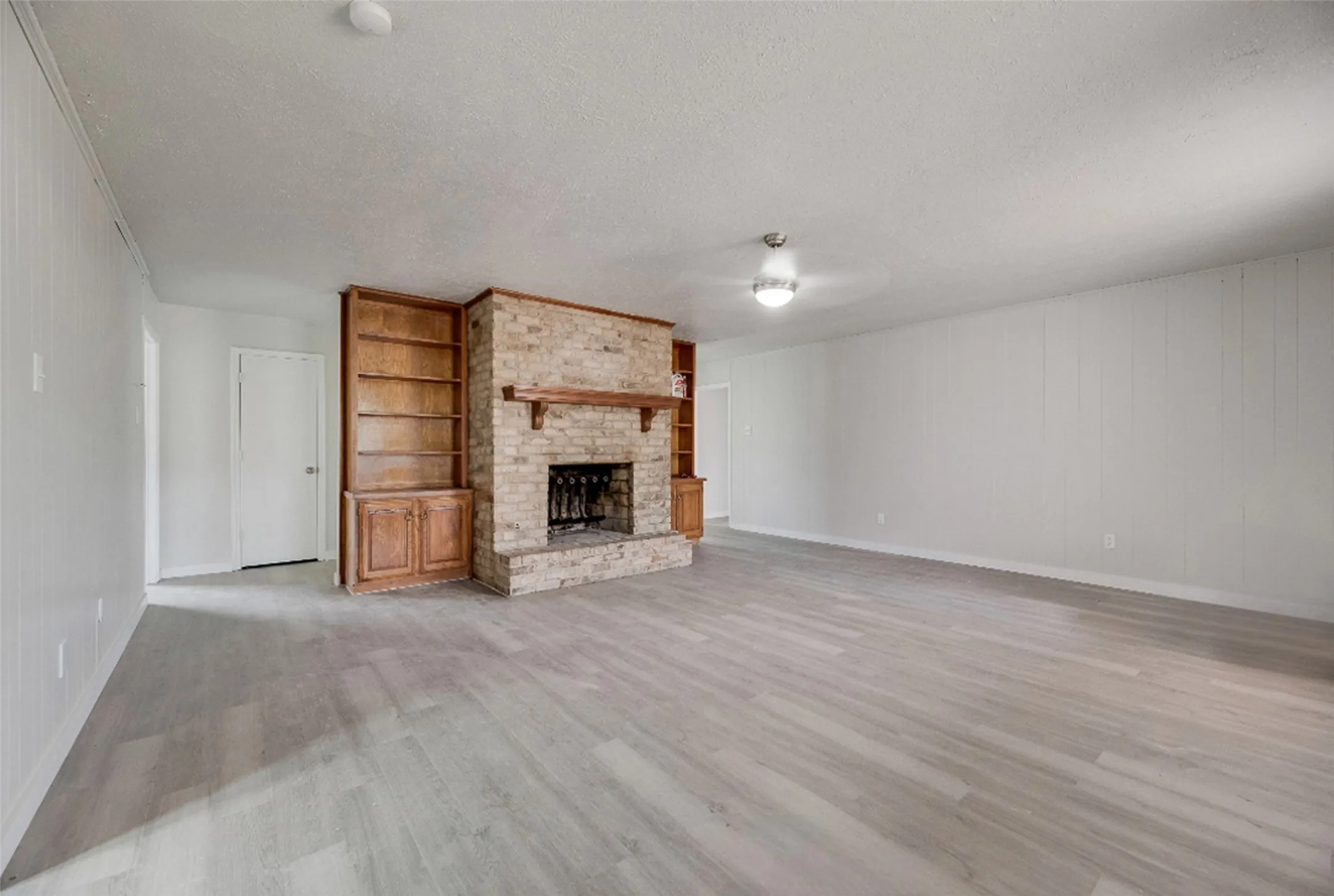 Single Family Residence For Rent in Dallas County , 3705 Osage Drive, Rowlett, Texas 75088, 3 Bedrooms, 2 Bathrooms, 2 Garage spaces, 1,651 Sqft, built in 1977, Price $2,100, mls#21178699, Real Estate Agent in Rowlett, Homes For Rent in Dallas county, Homes For Rent in Rowlett, Realtor in Rowlett Texas, Real Estate Brokerage Independent Realty Texas, Luminita Cordes Realtor