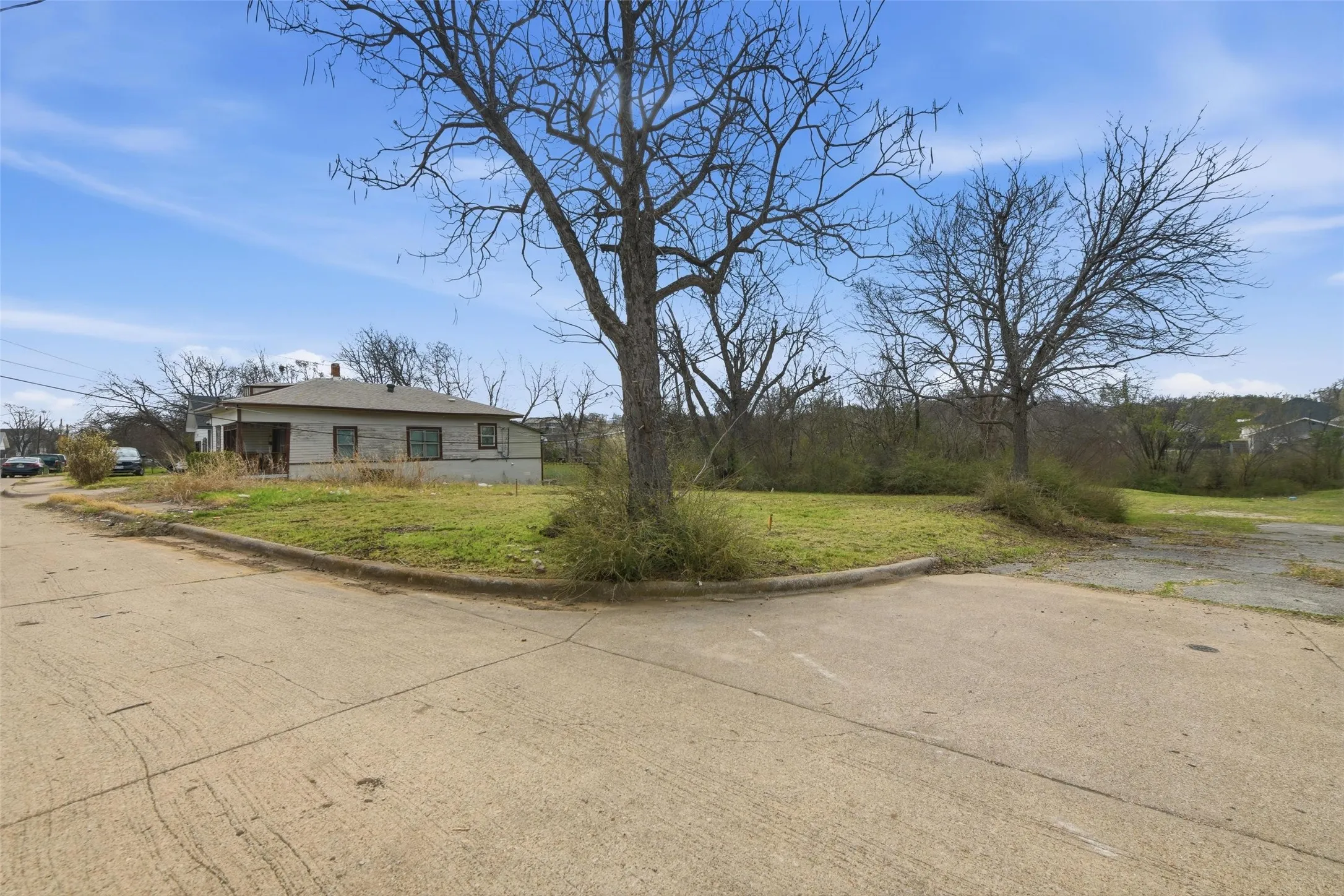 Retail For Sale in Tarrant County , 1060 E Oleander Street, Fort Worth, Texas 76104, 0, 0, Garage spaces, 0 Sqft, built in 0, mls#21200002, Real Estate Agent in Fort Worth, Homes For Sale in Tarrant county, Homes For Sale in Fort Worth, Realtor in Fort Worth Texas, Real Estate Brokerage Independent Realty Texas, Luminita Cordes Realtor