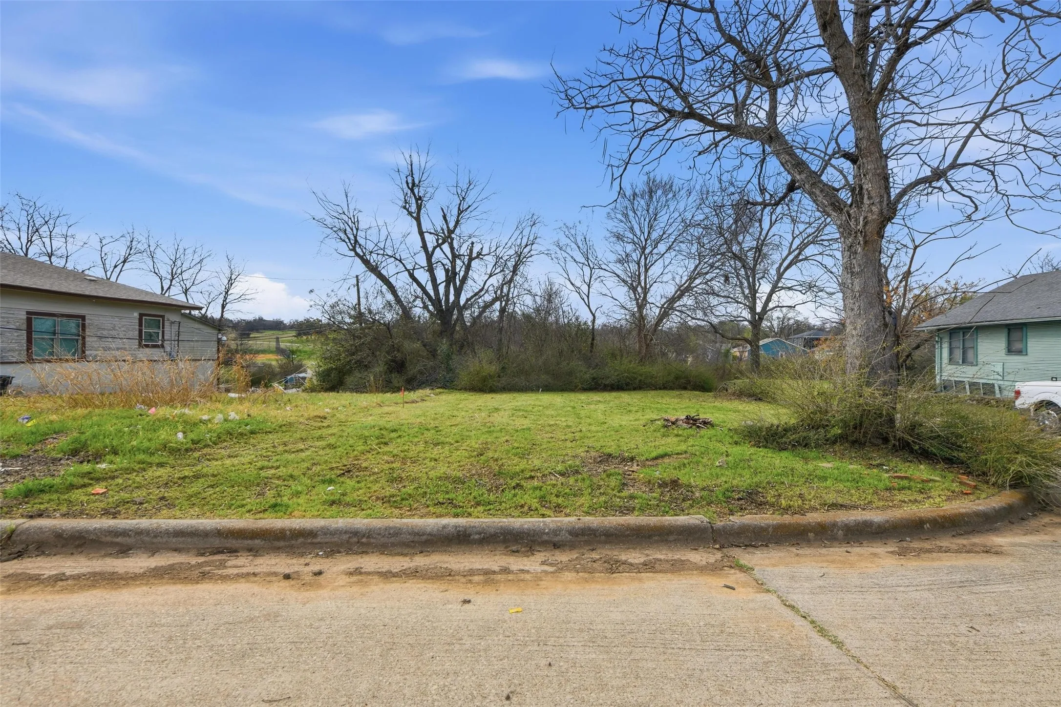 Retail For Sale in Tarrant County , 1060 E Oleander Street, Fort Worth, Texas 76104, 0, 0, Garage spaces, 0 Sqft, built in 0, mls#21200002, Real Estate Agent in Fort Worth, Homes For Sale in Tarrant county, Homes For Sale in Fort Worth, Realtor in Fort Worth Texas, Real Estate Brokerage Independent Realty Texas, Luminita Cordes Realtor